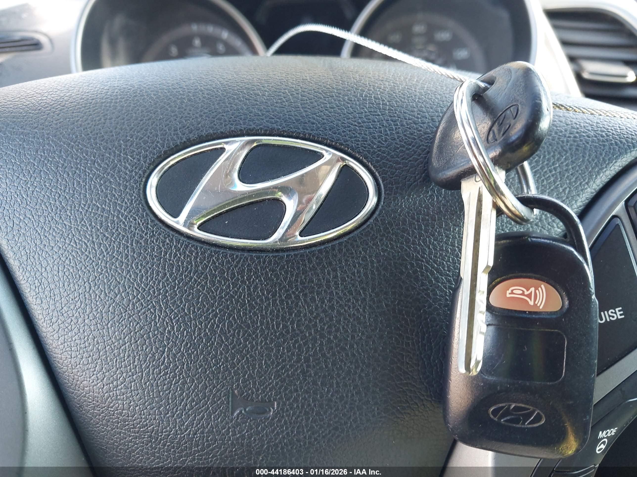 HYUNDAI ELANTRA image 11