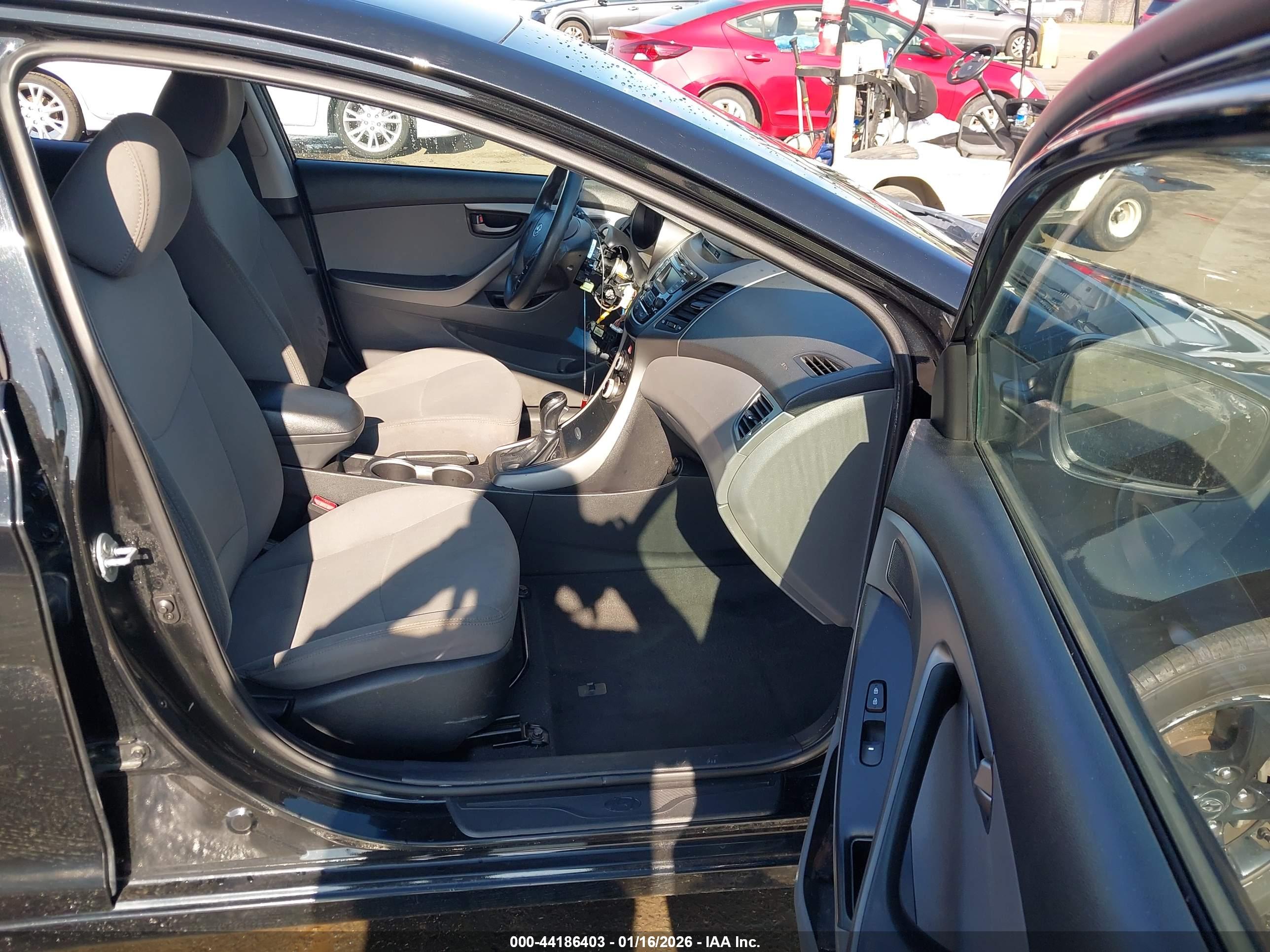 HYUNDAI ELANTRA image 5