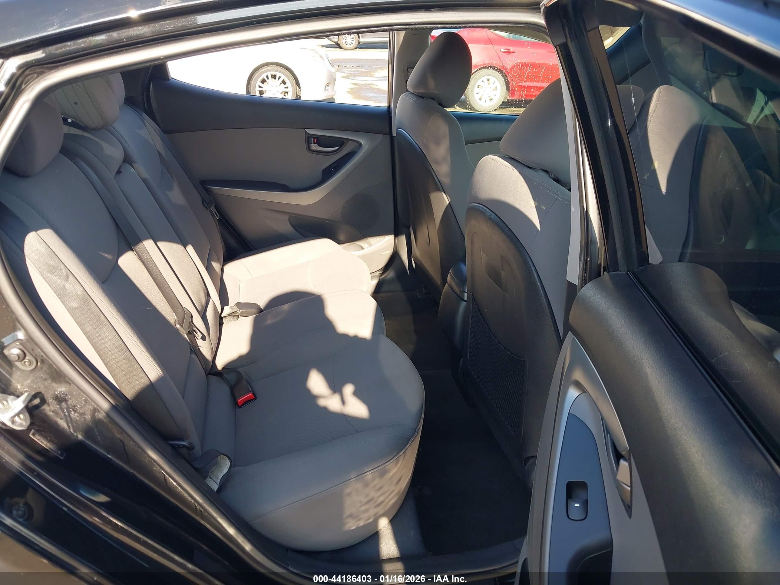 HYUNDAI ELANTRA image 8
