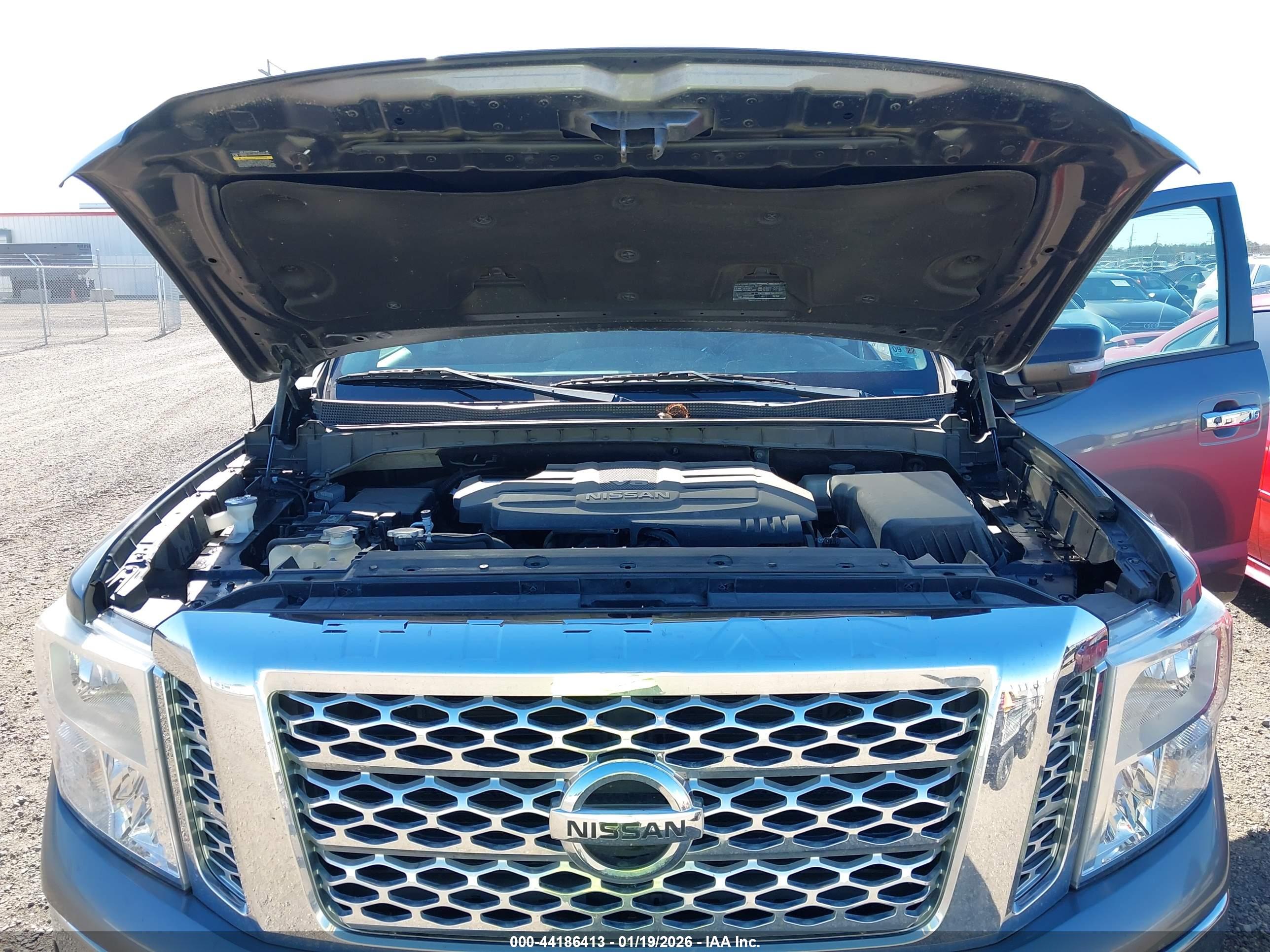 NISSAN TITAN image 10