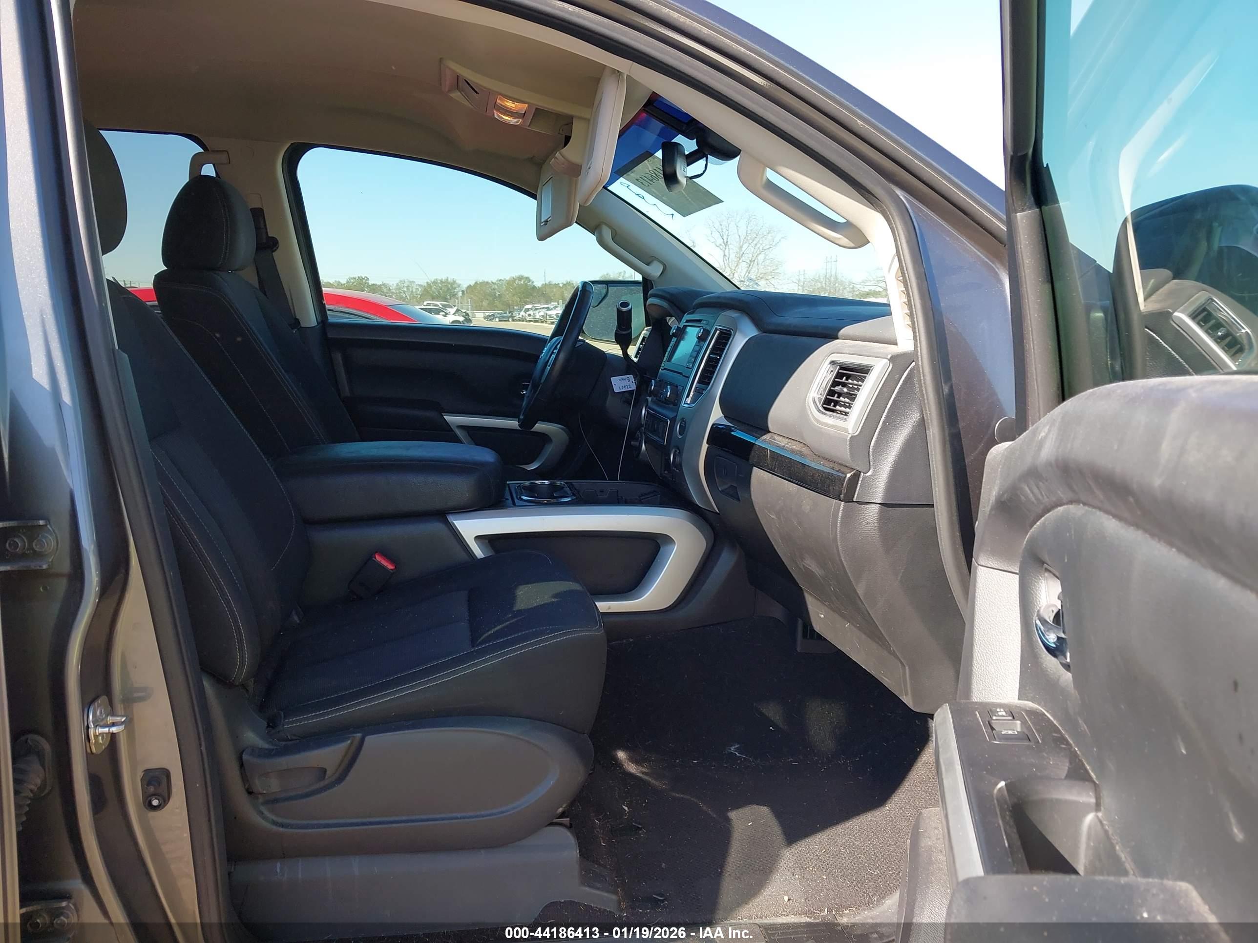 NISSAN TITAN image 5