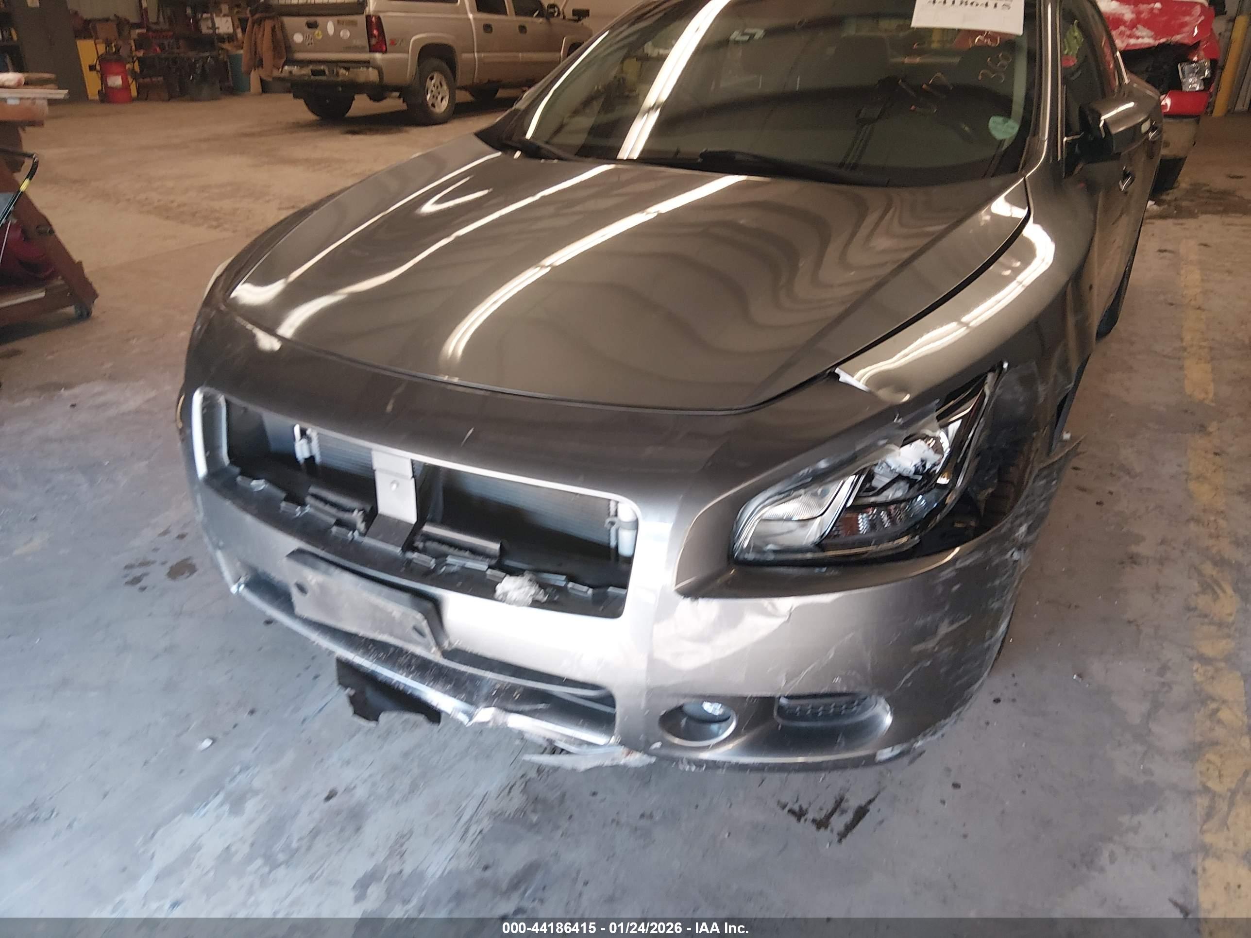 NISSAN MAXIMA image 6