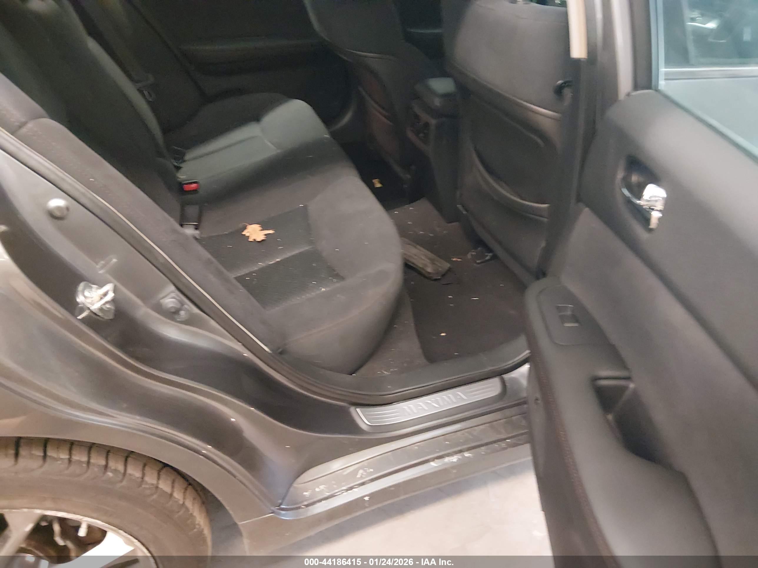 NISSAN MAXIMA image 8