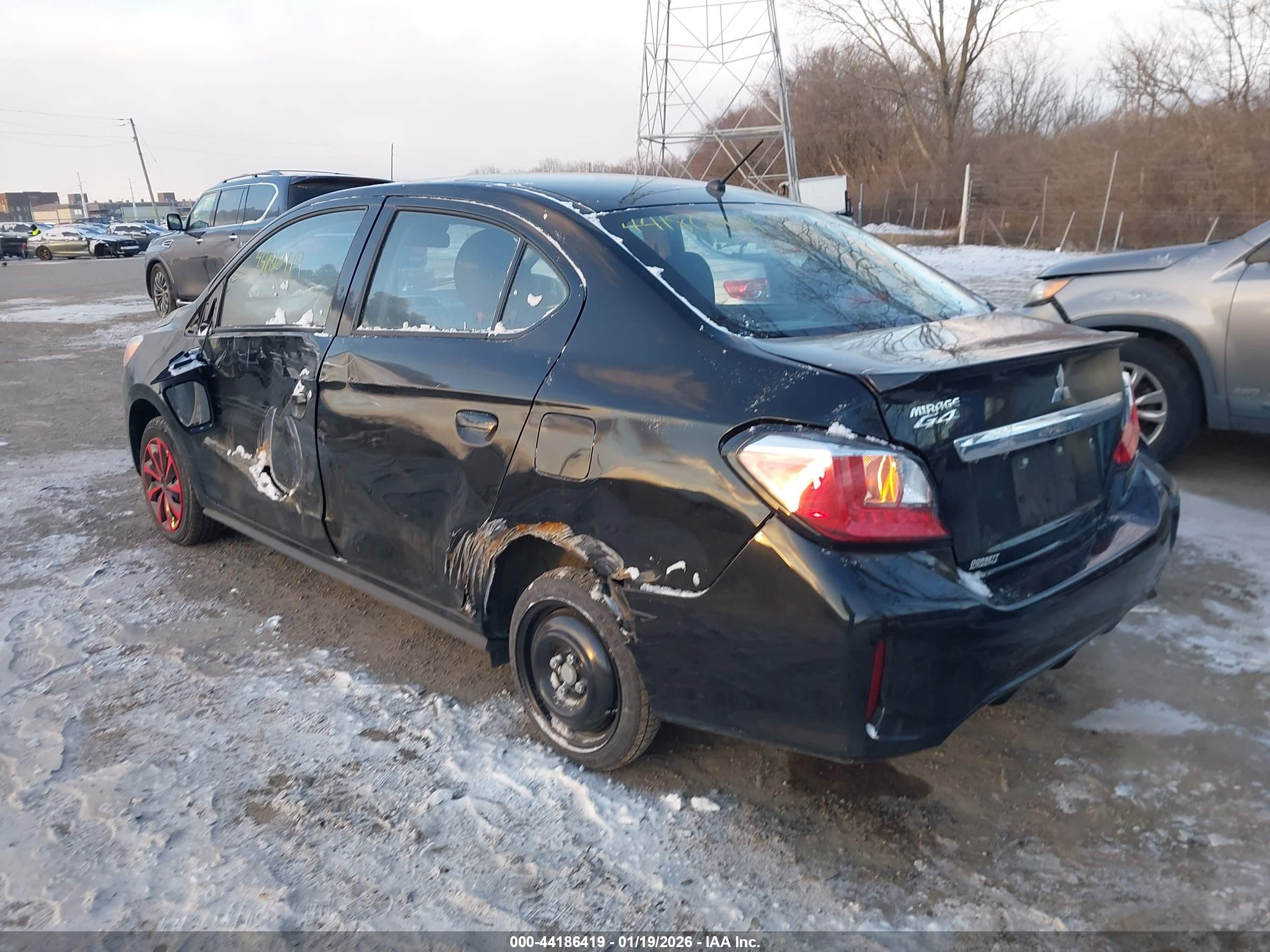 MITSUBISHI MIRAGE image 3