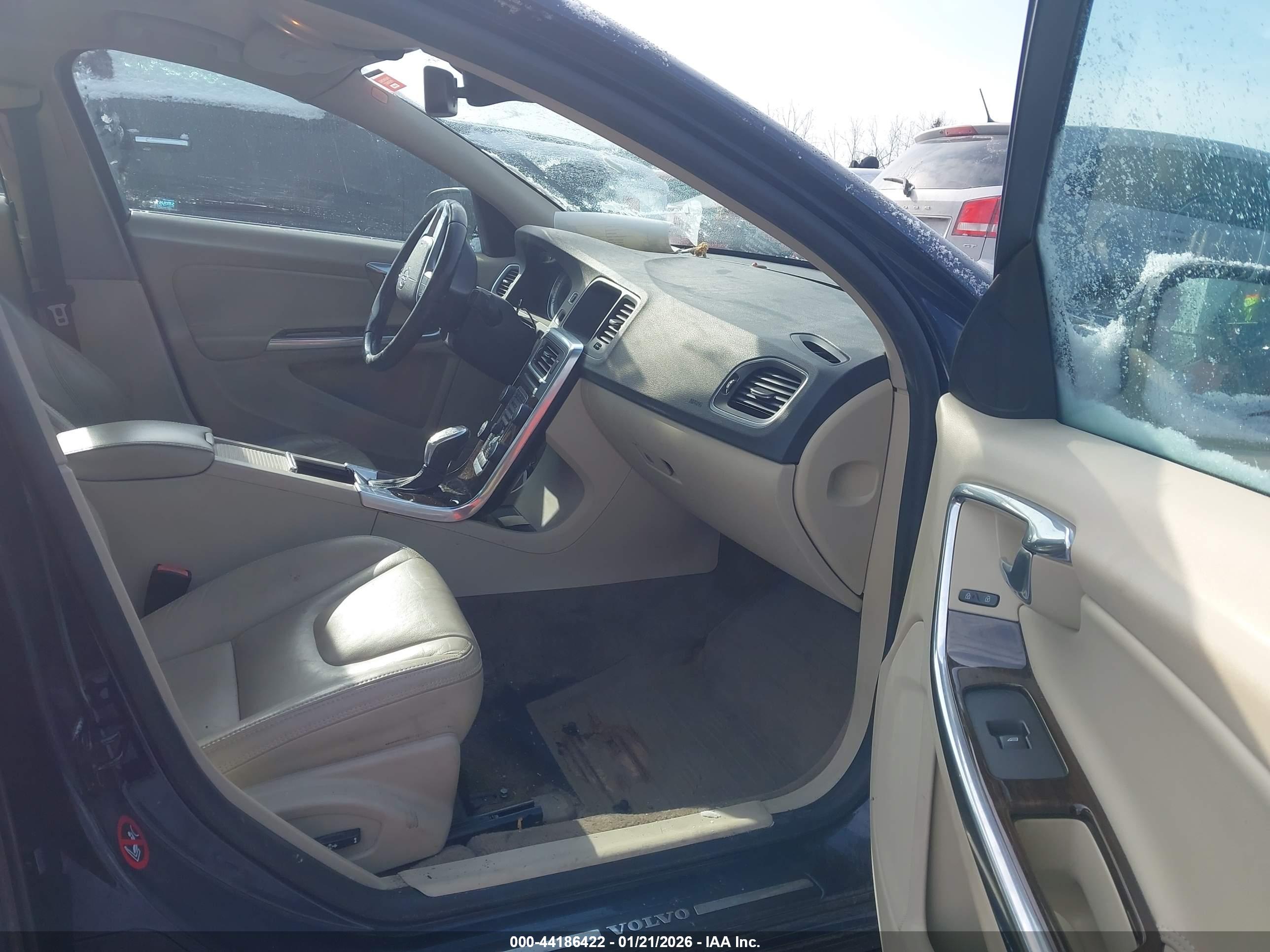 VOLVO S60 image 5