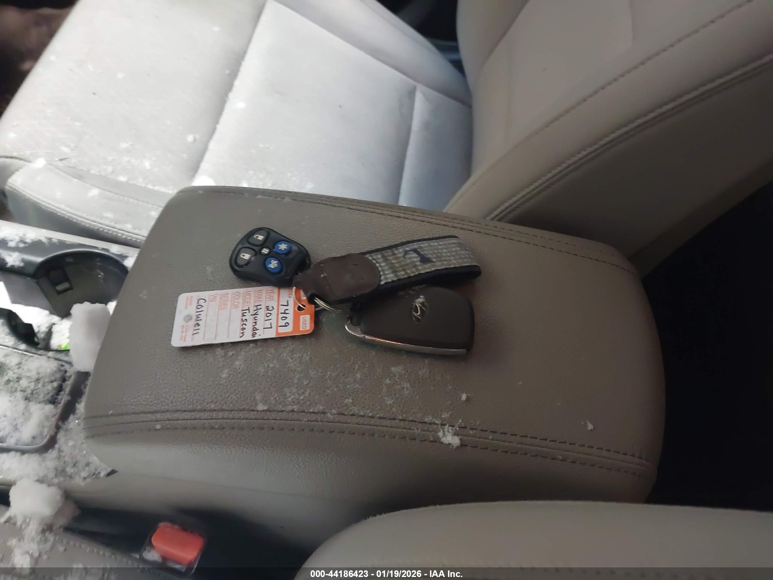 HYUNDAI TUCSON image 11