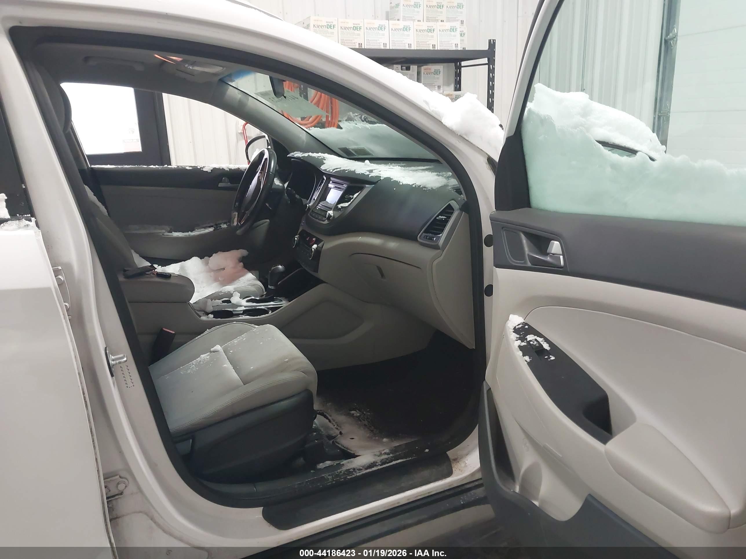 HYUNDAI TUCSON image 5