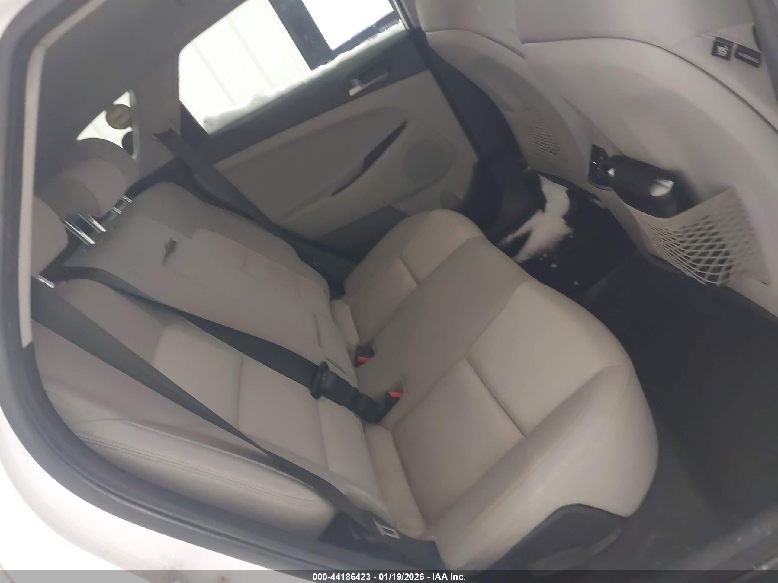 HYUNDAI TUCSON image 8