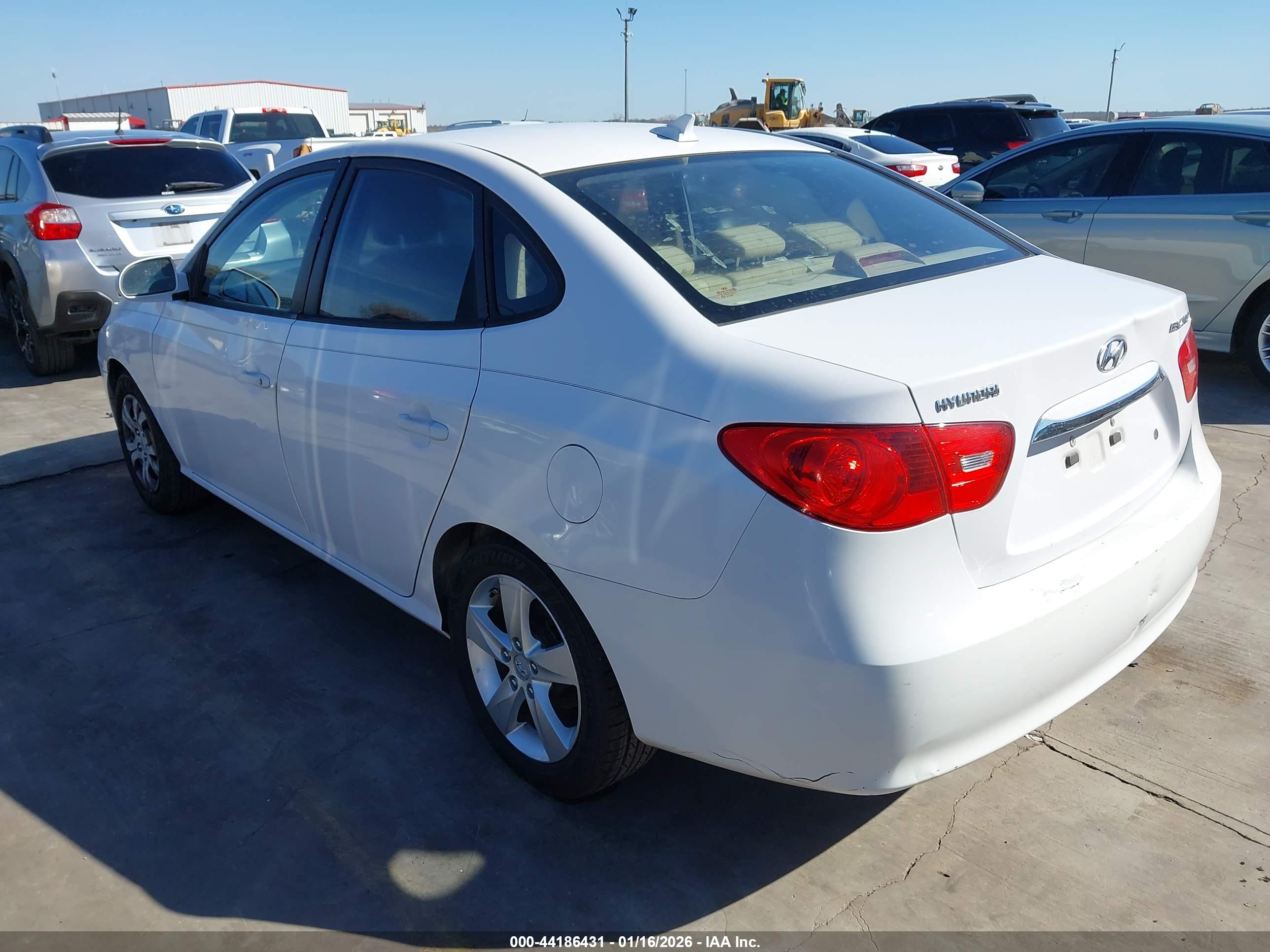HYUNDAI ELANTRA image 3