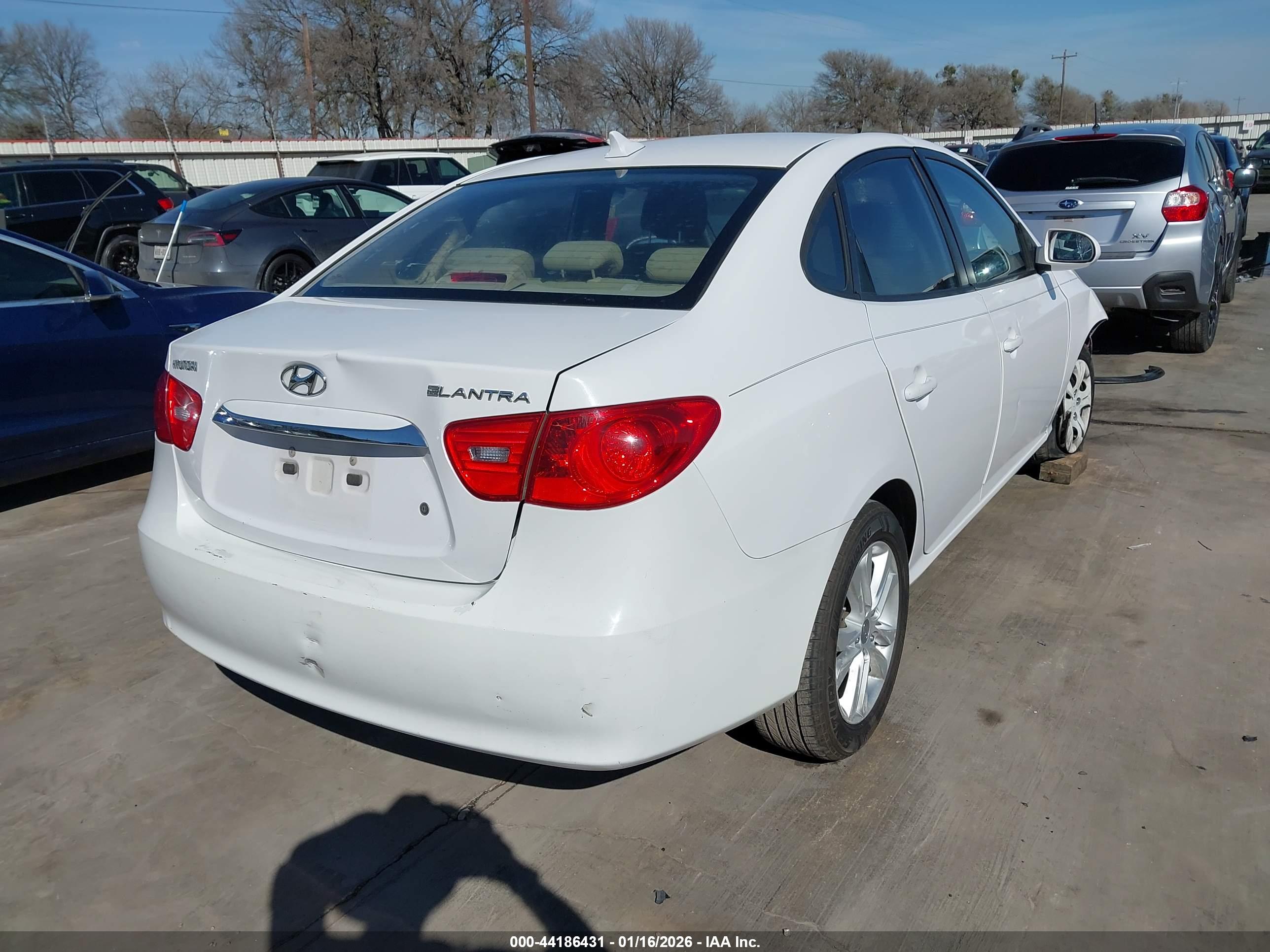 HYUNDAI ELANTRA image 4