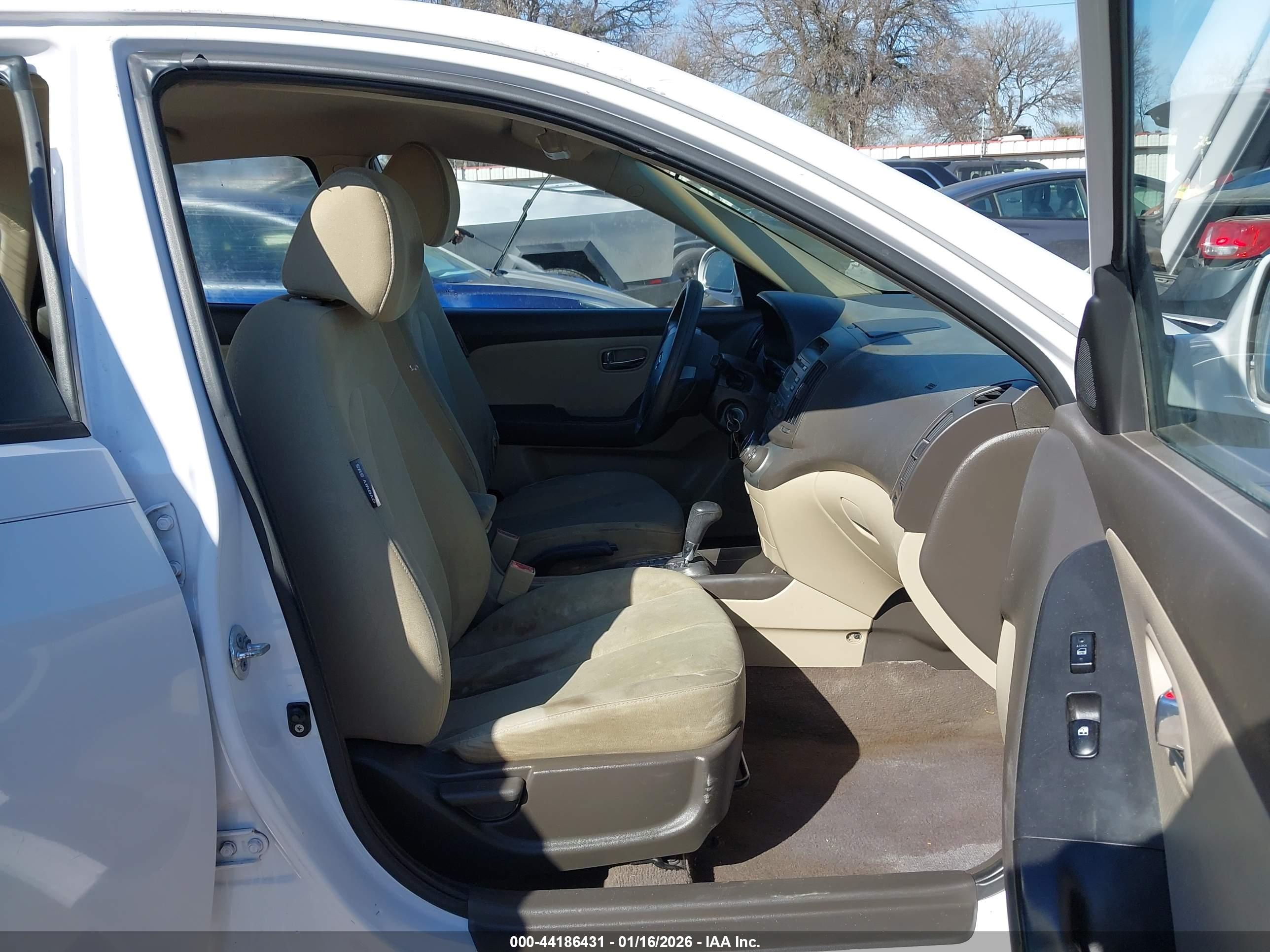 HYUNDAI ELANTRA image 5