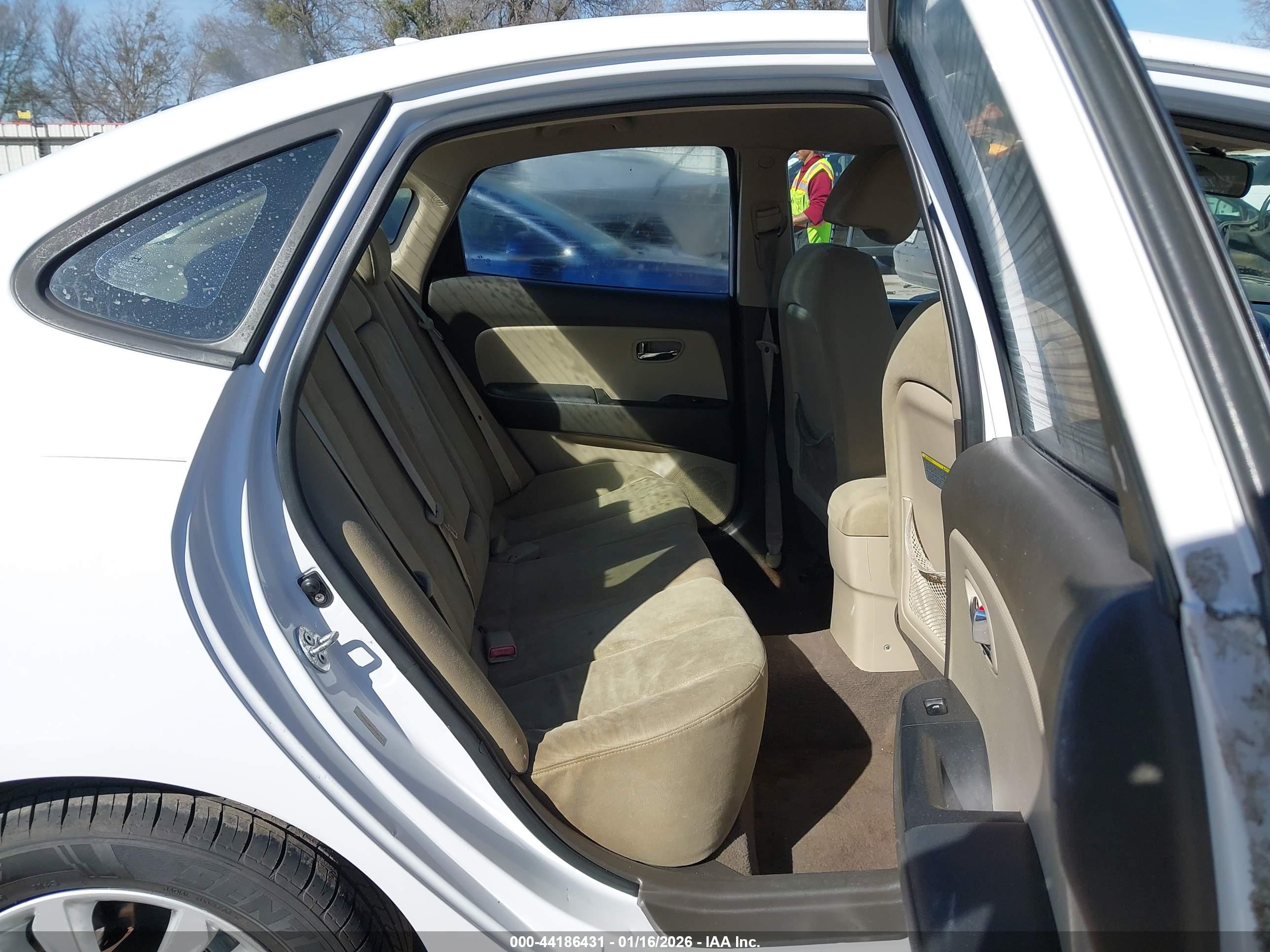 HYUNDAI ELANTRA image 8