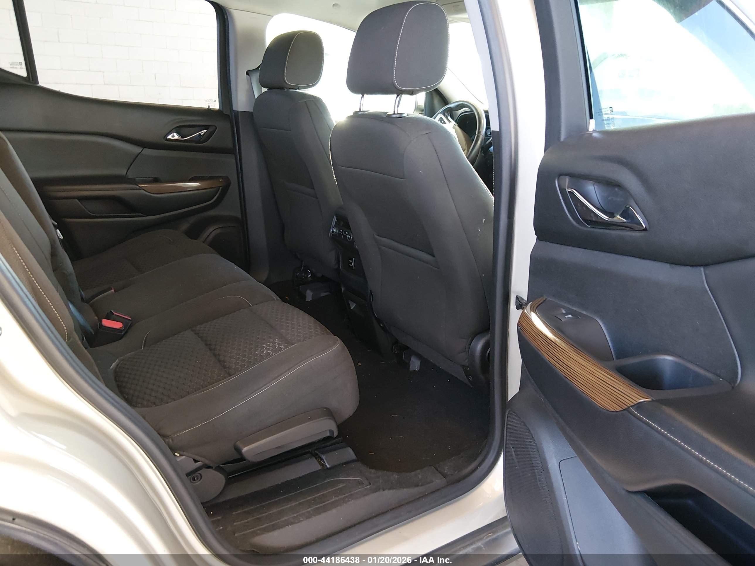 GMC ACADIA image 8