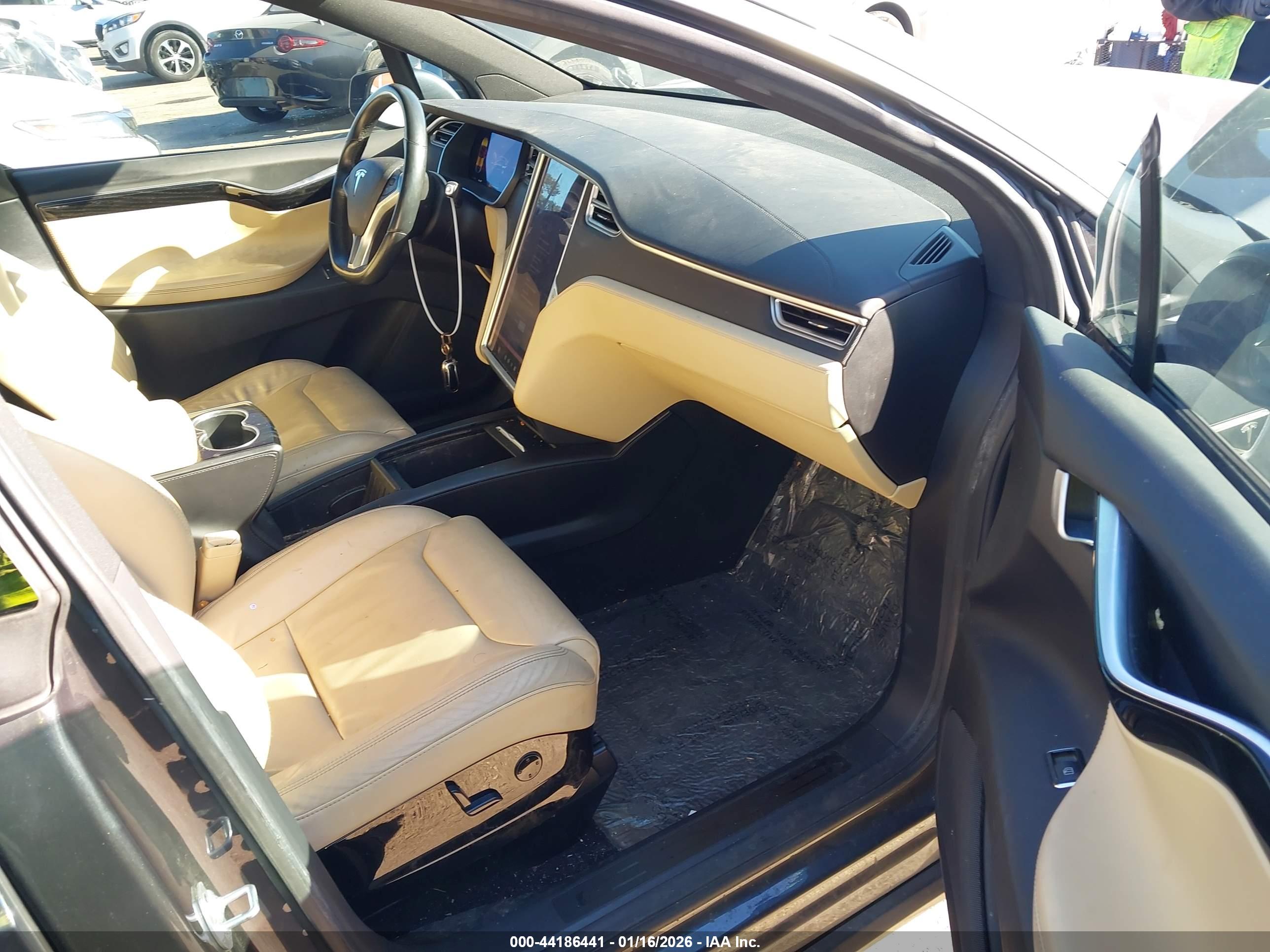 TESLA MODEL image 5