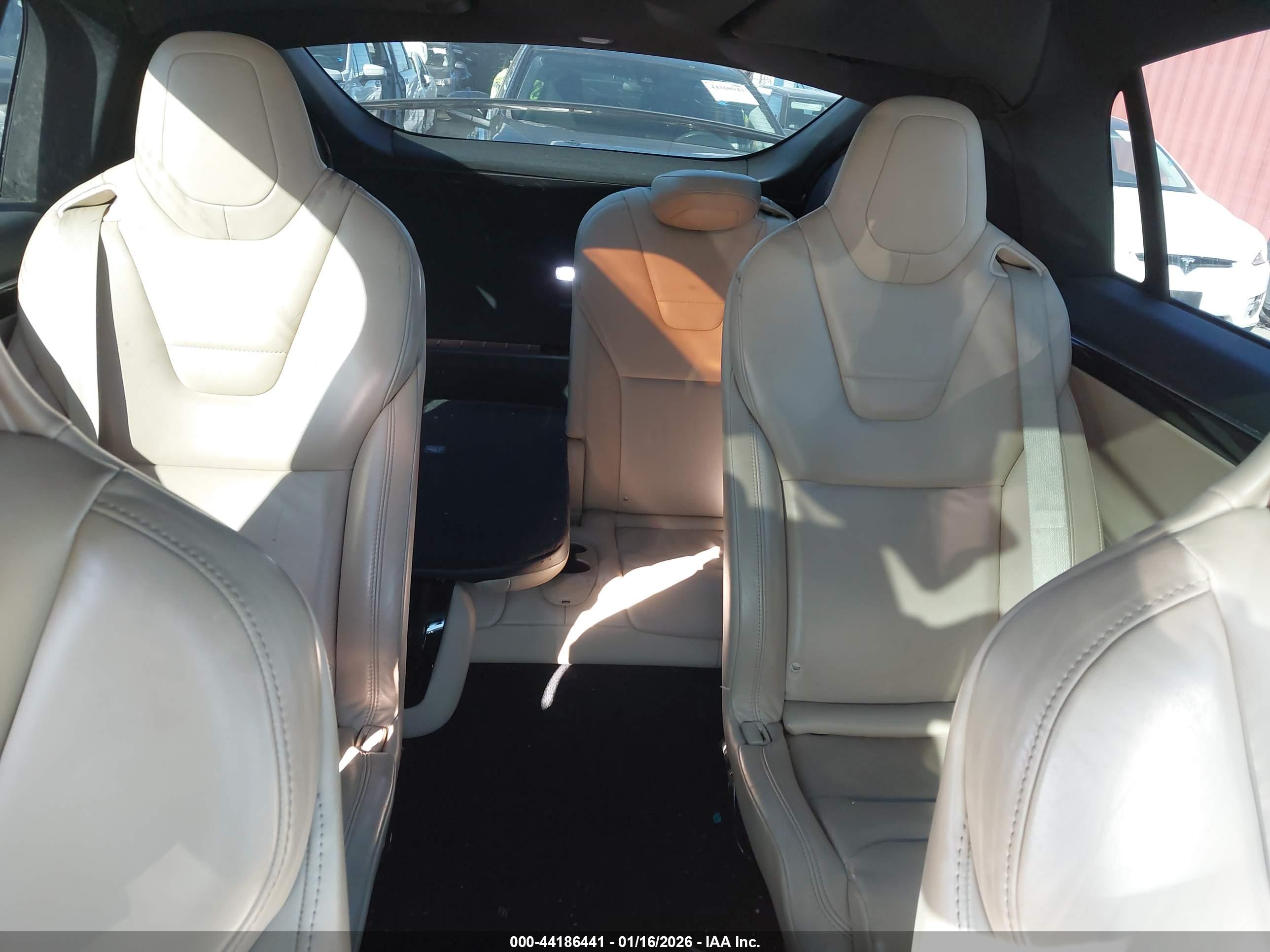 TESLA MODEL image 8