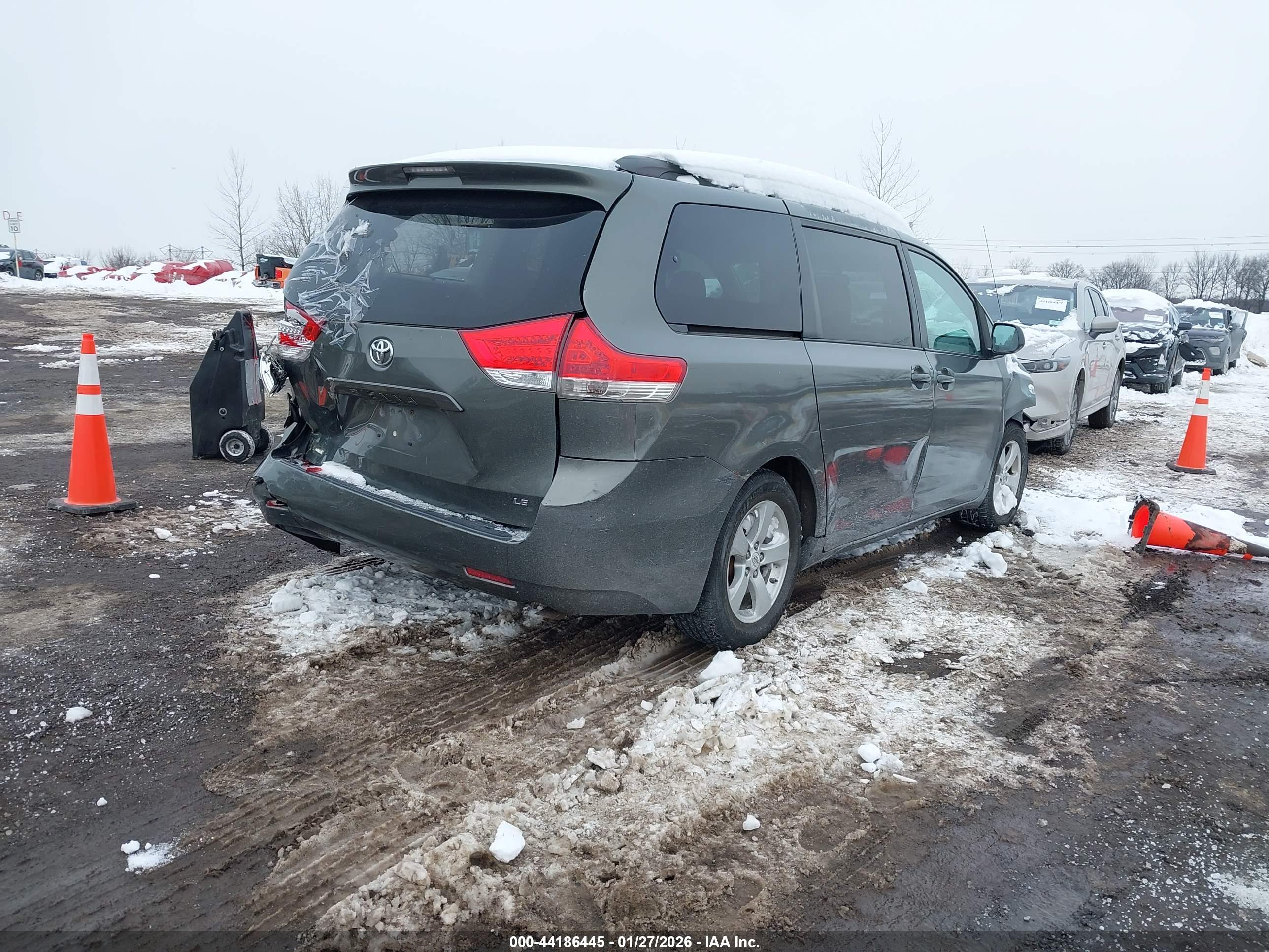 TOYOTA SIENNA image 4