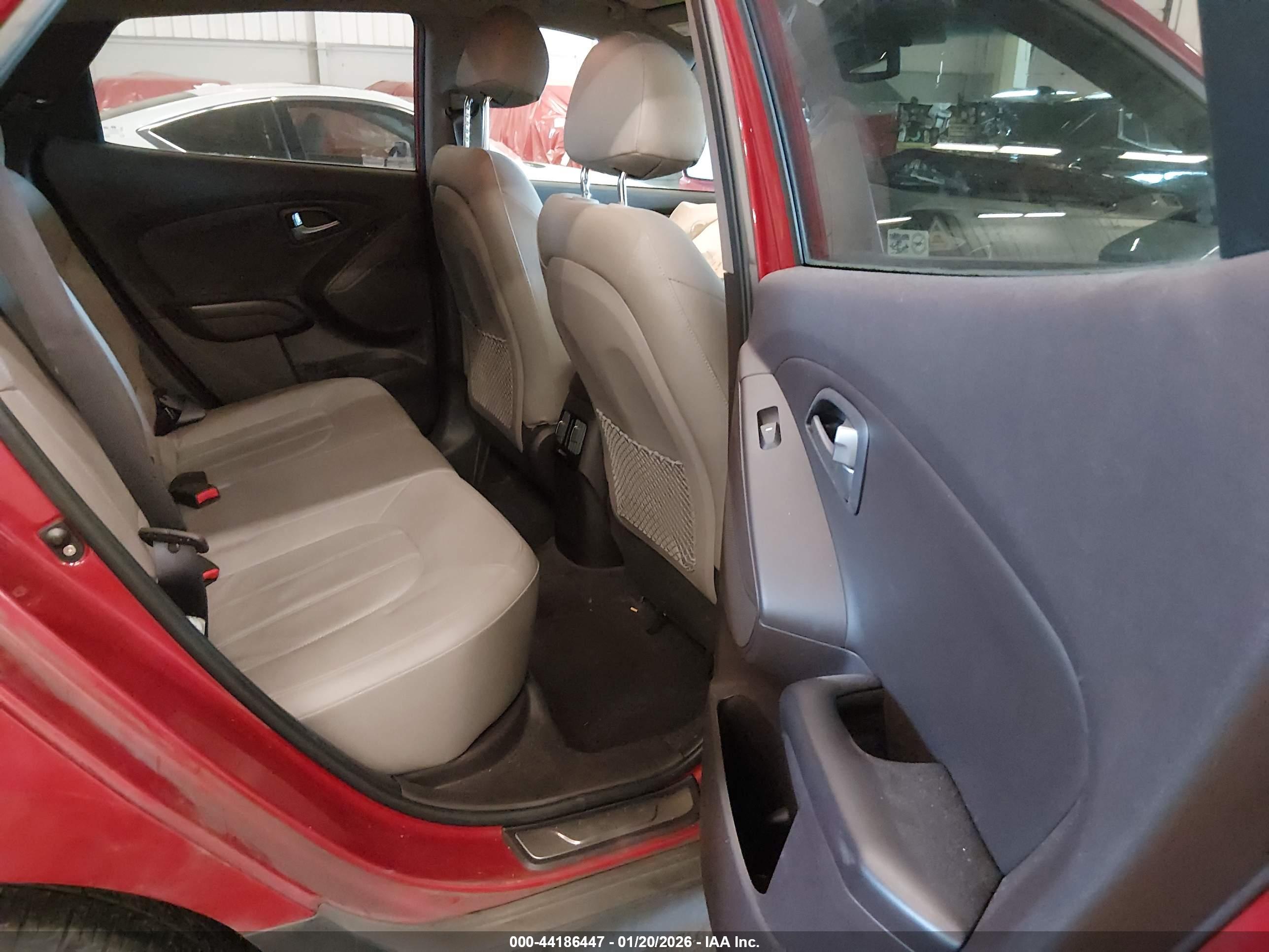HYUNDAI TUCSON image 8