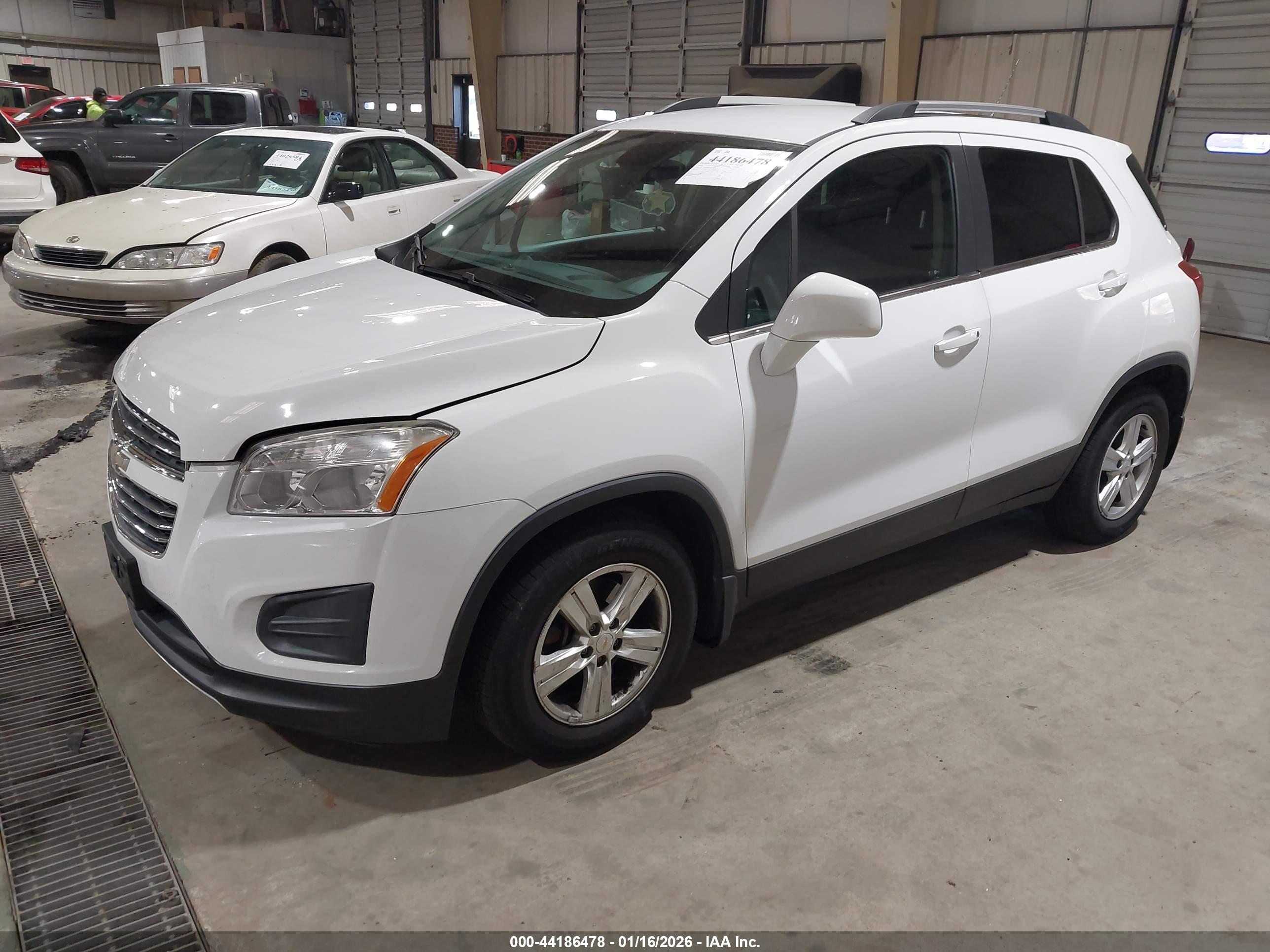 CHEVROLET TRAX image 2