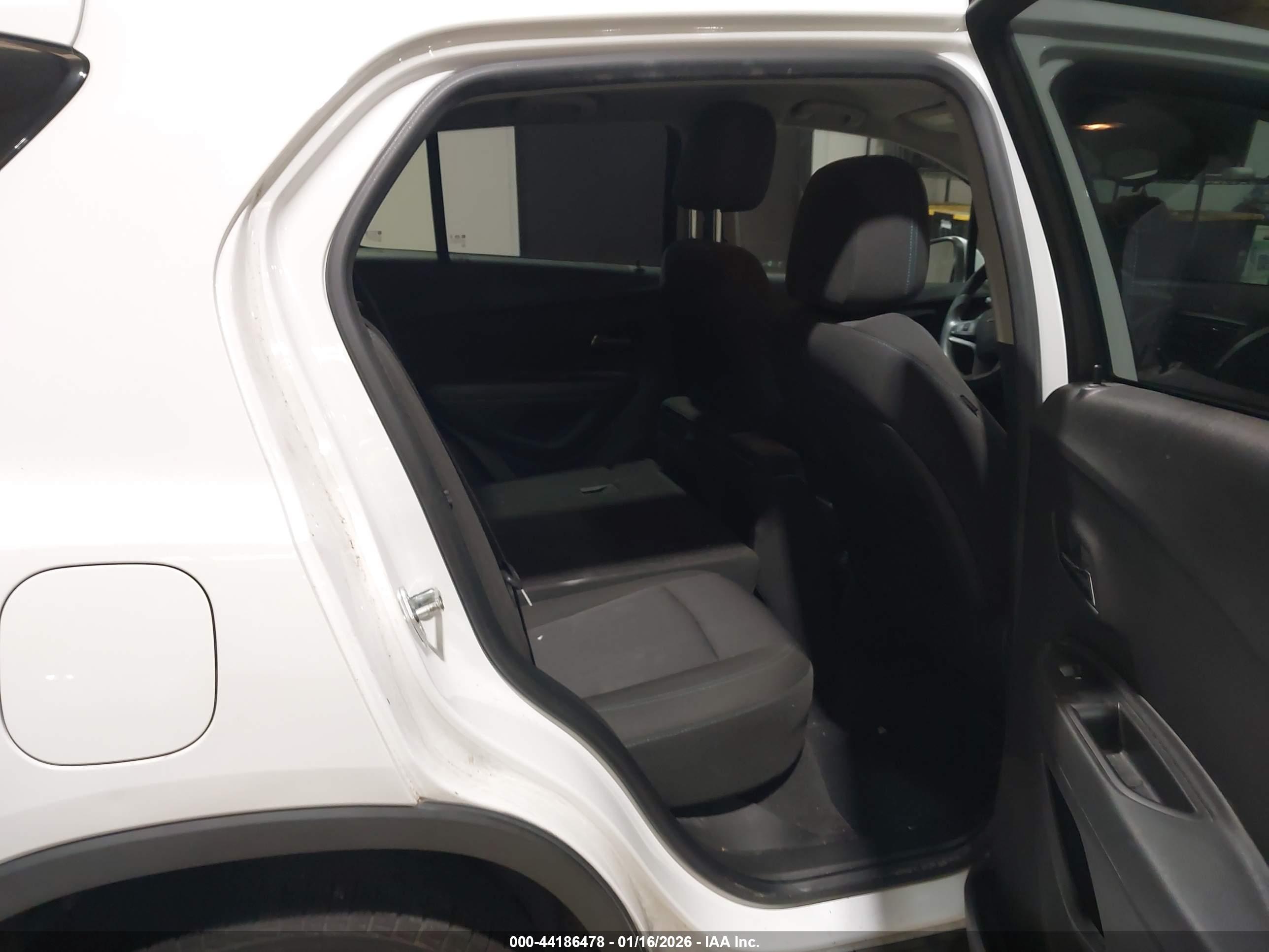CHEVROLET TRAX image 8