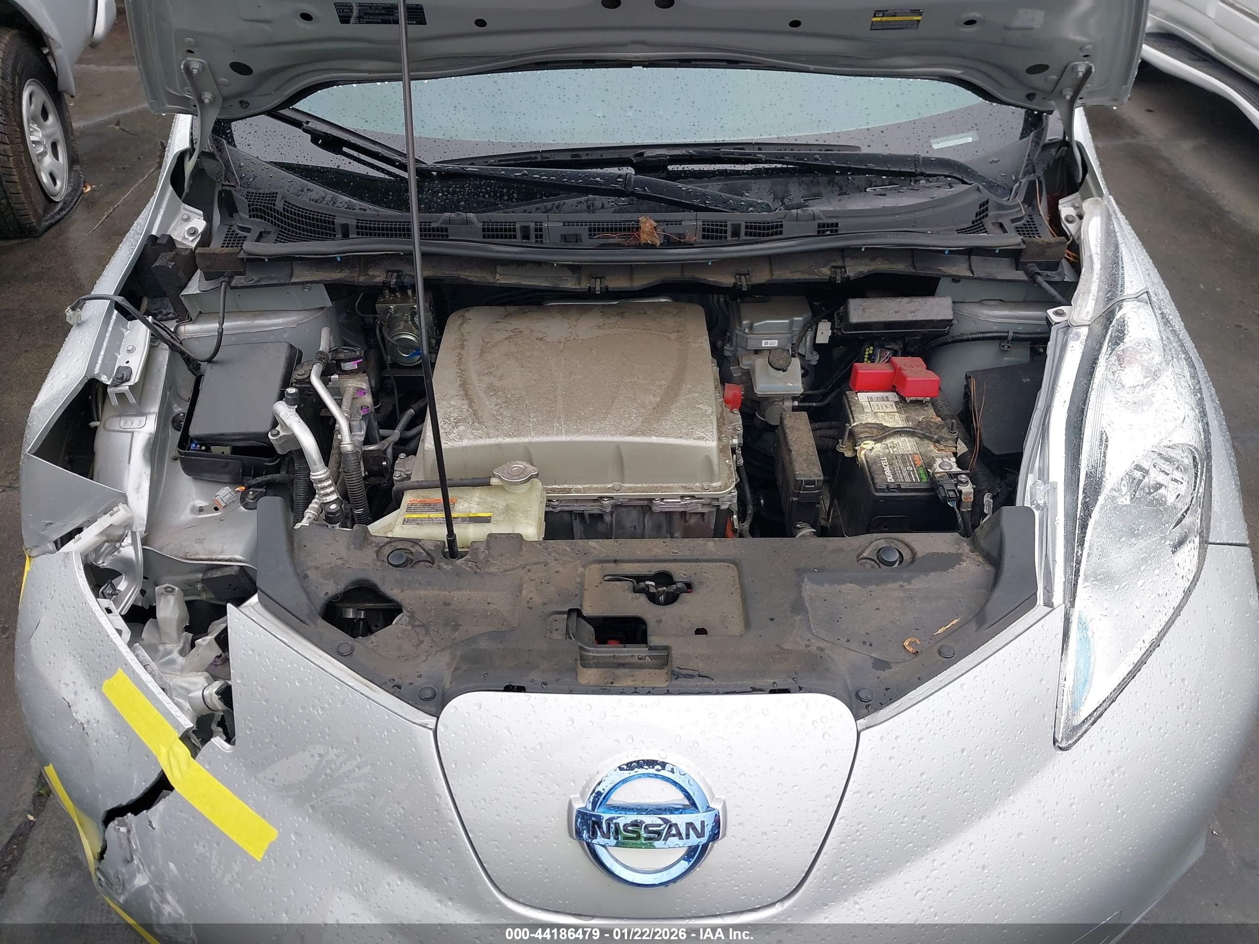 NISSAN LEAF image 10