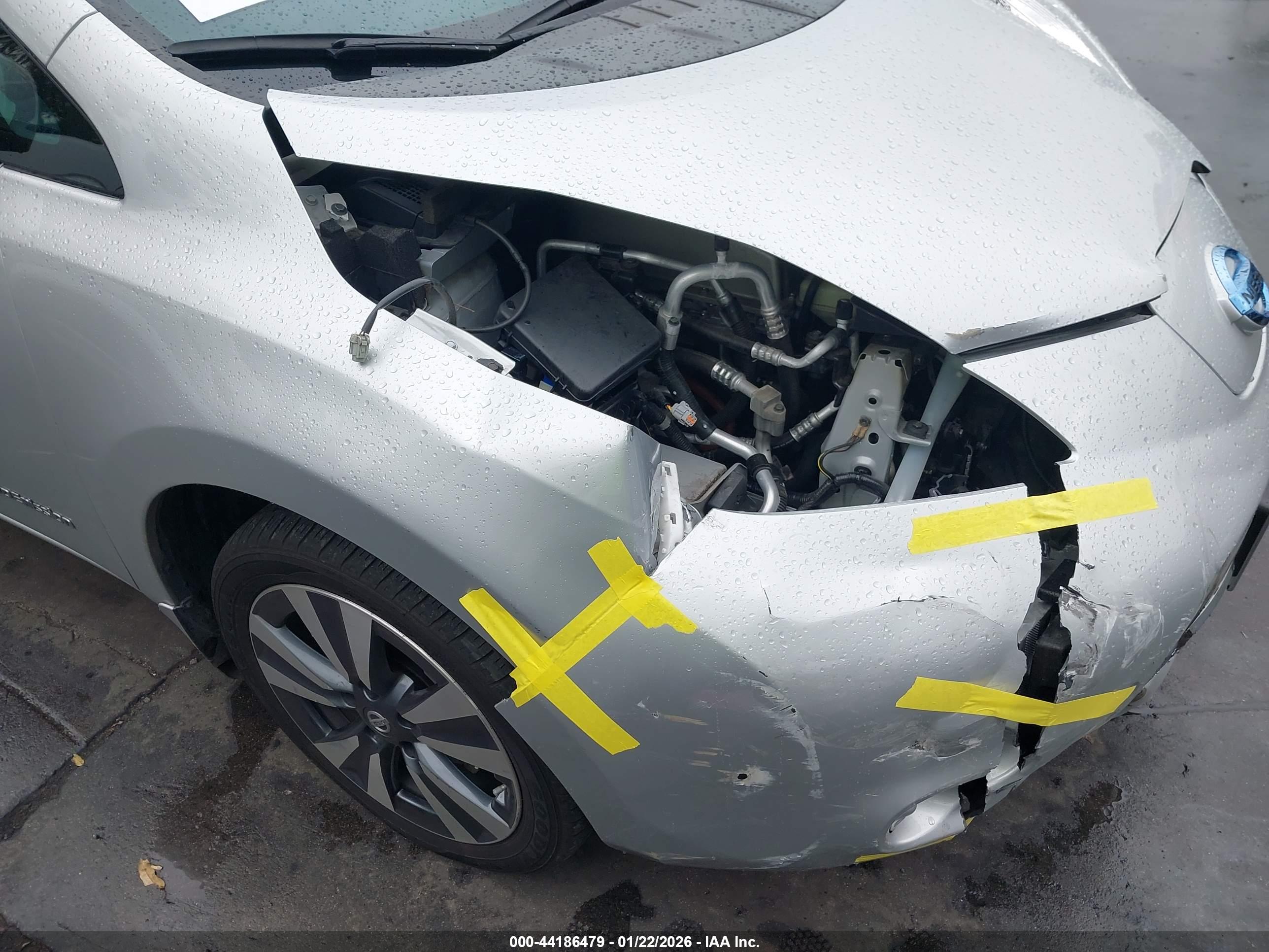 NISSAN LEAF image 6