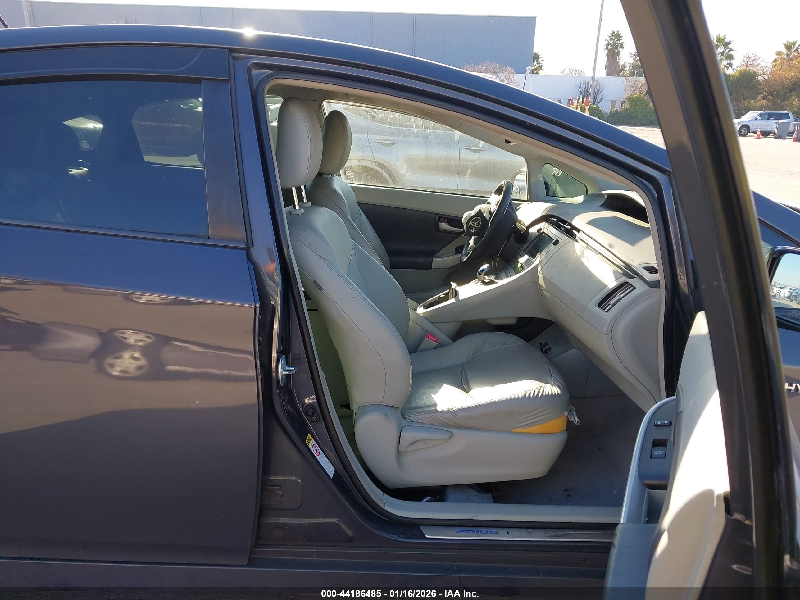 TOYOTA PRIUS image 5