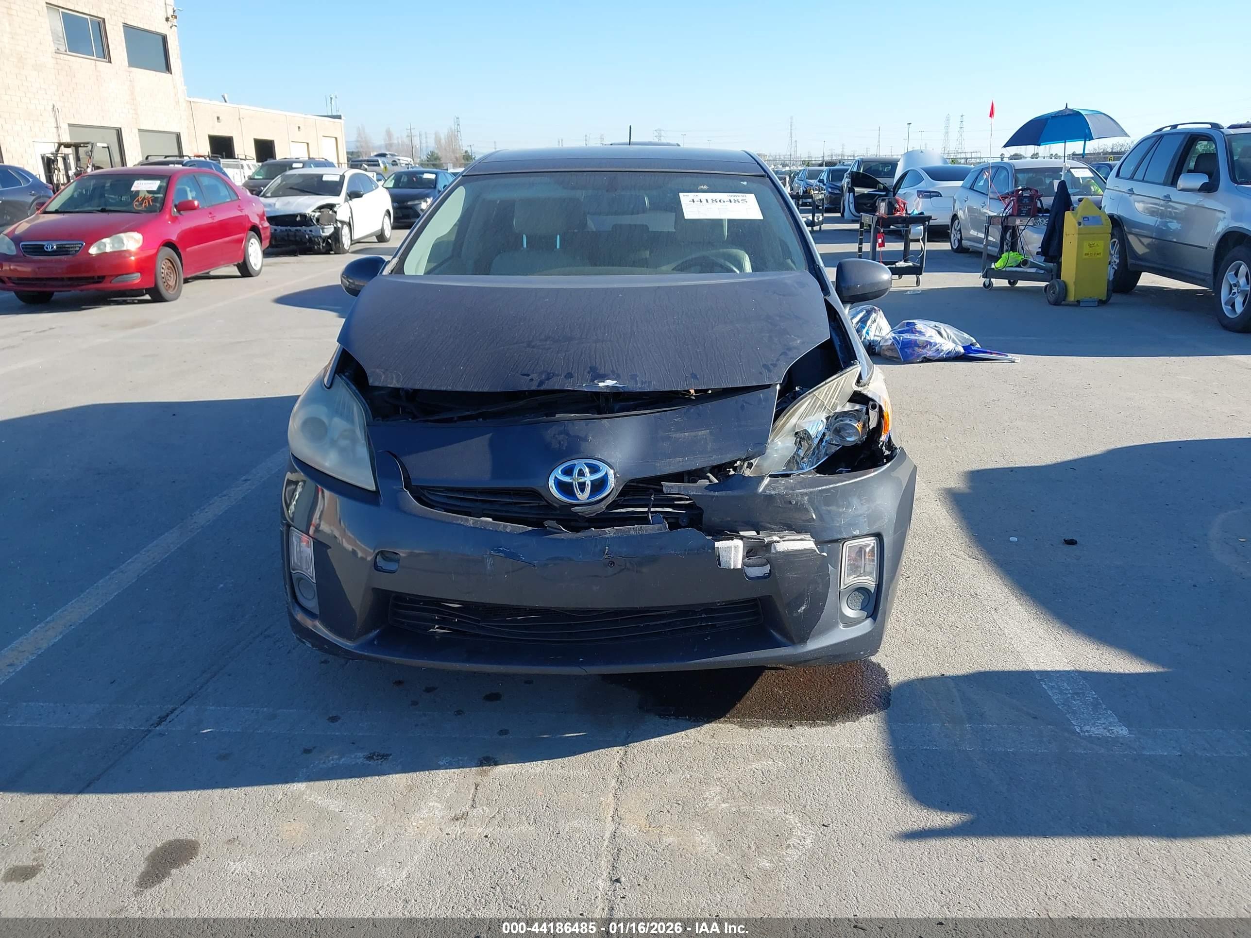 TOYOTA PRIUS image 6