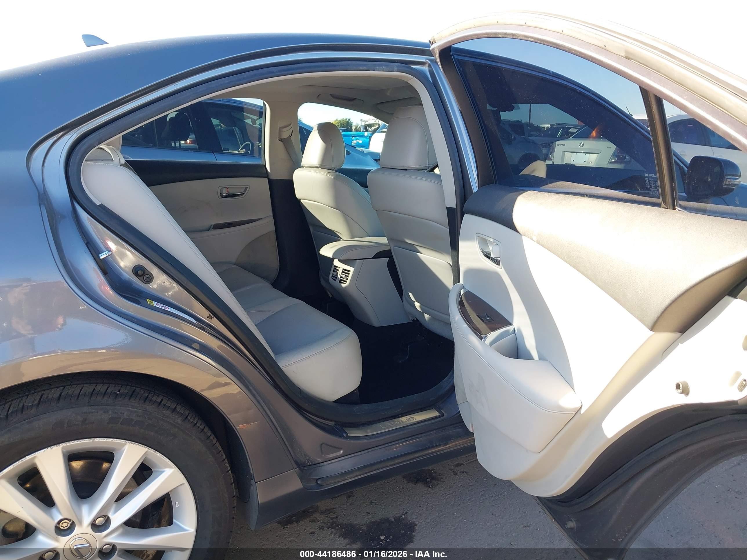 LEXUS ES image 8