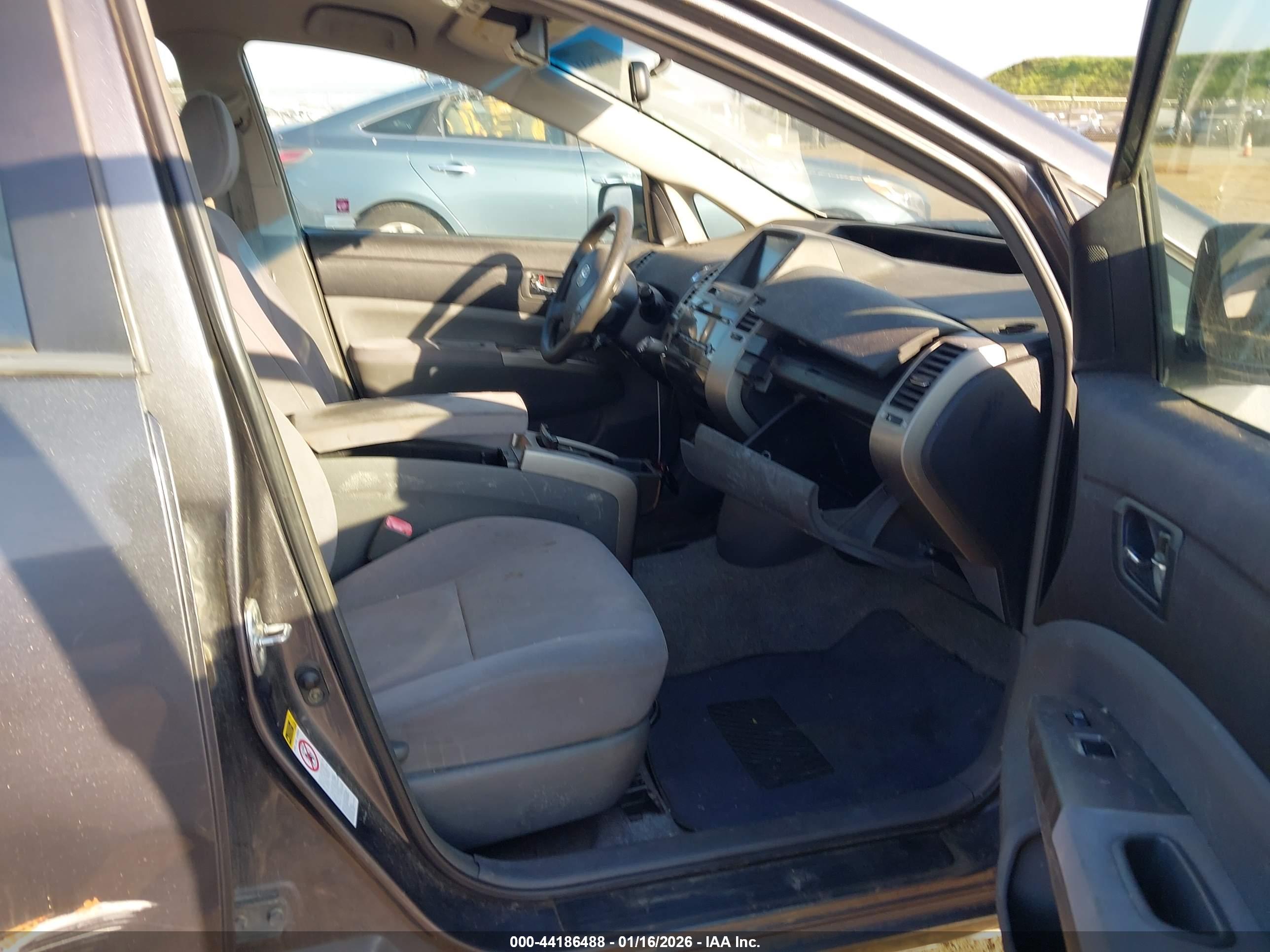 TOYOTA PRIUS image 5