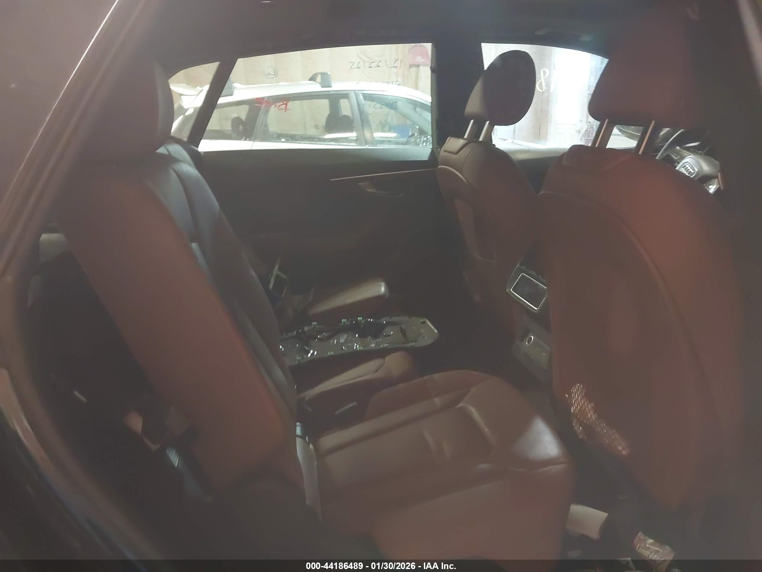 AUDI Q8 image 8