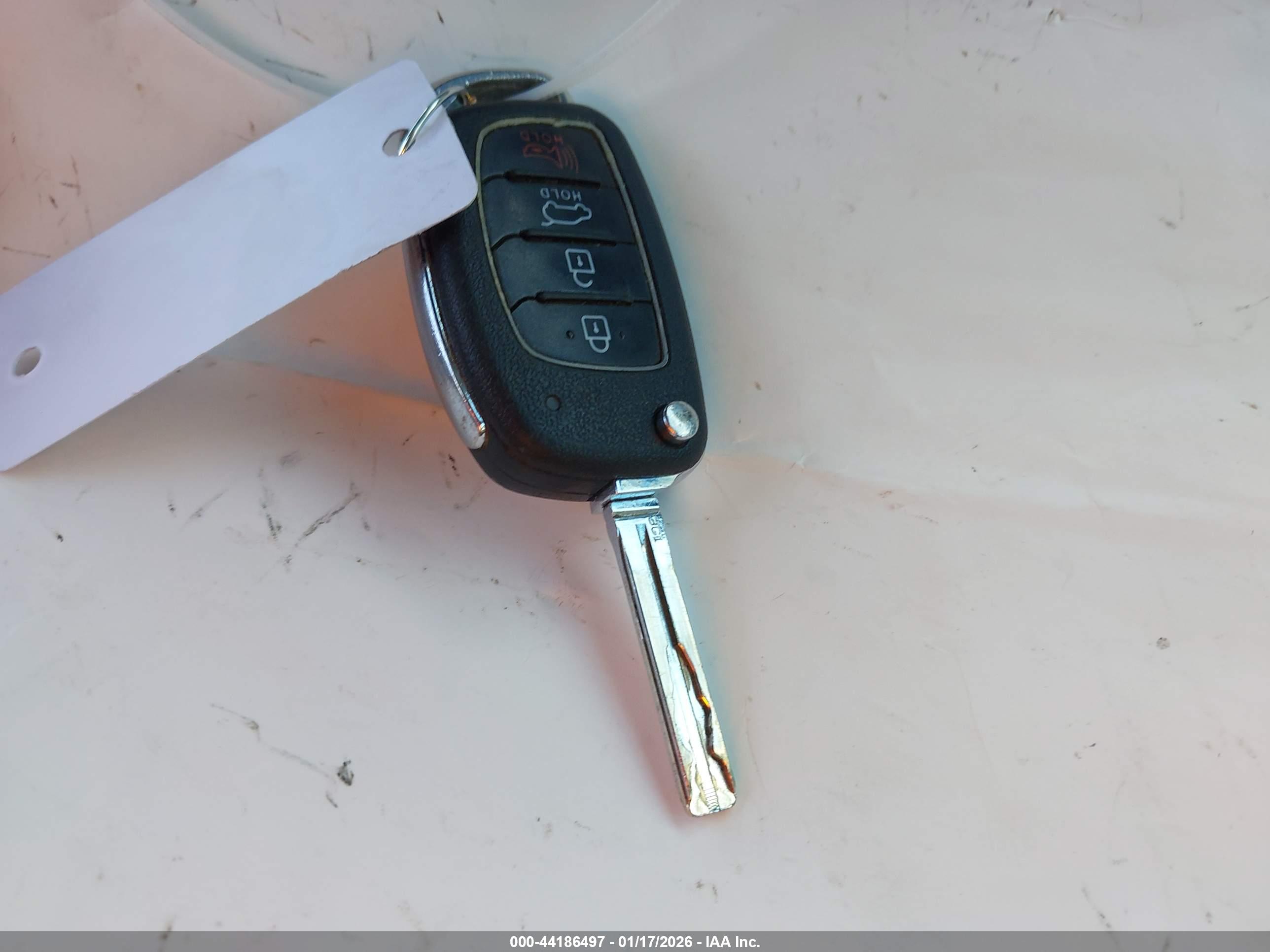 HYUNDAI TUCSON image 11