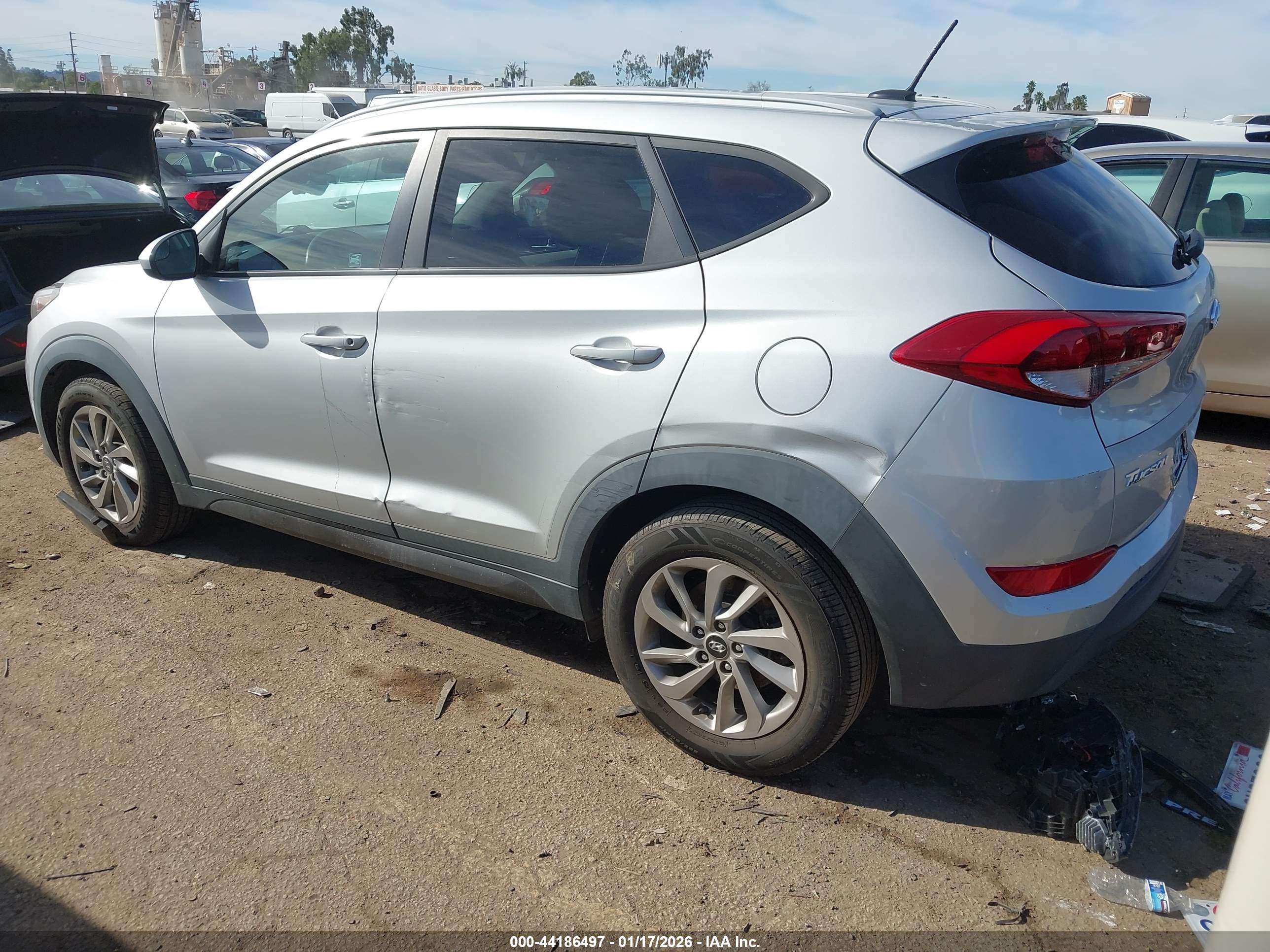 HYUNDAI TUCSON image 3