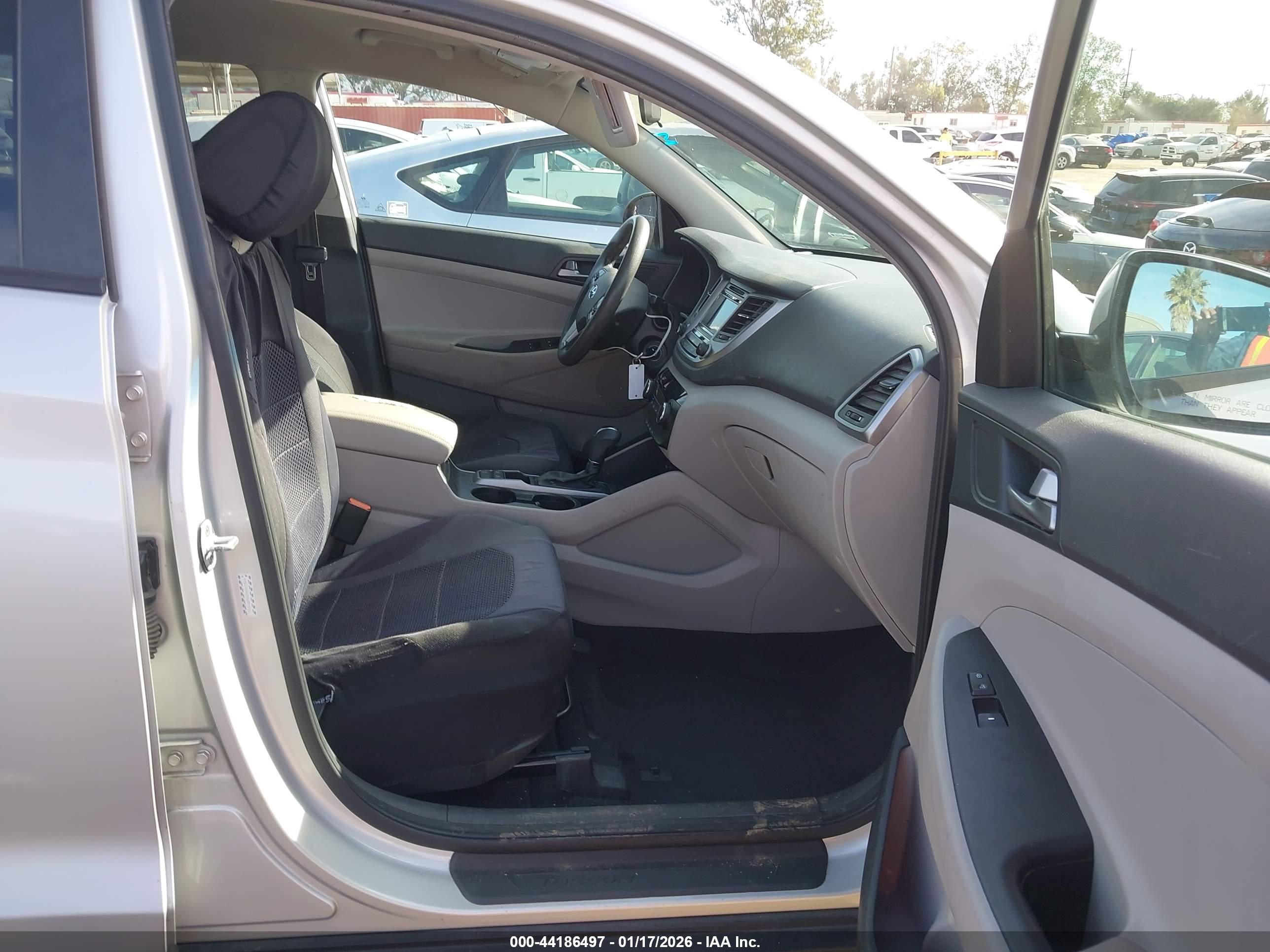 HYUNDAI TUCSON image 5