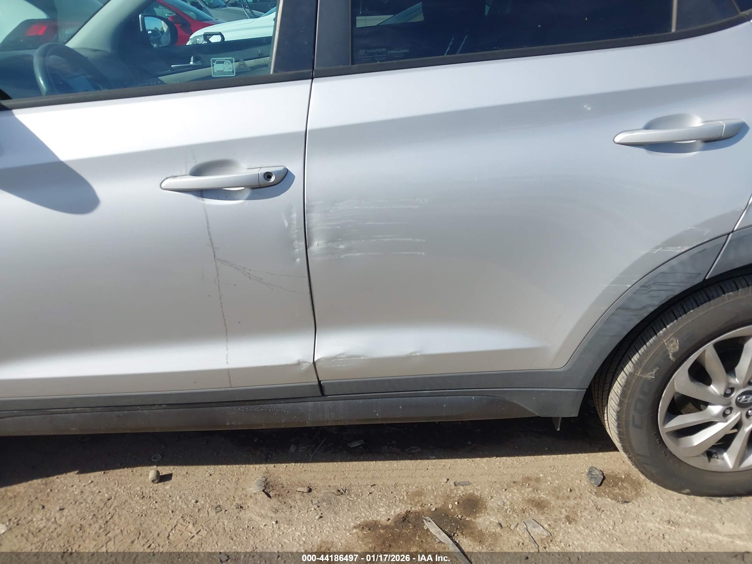 HYUNDAI TUCSON image 6