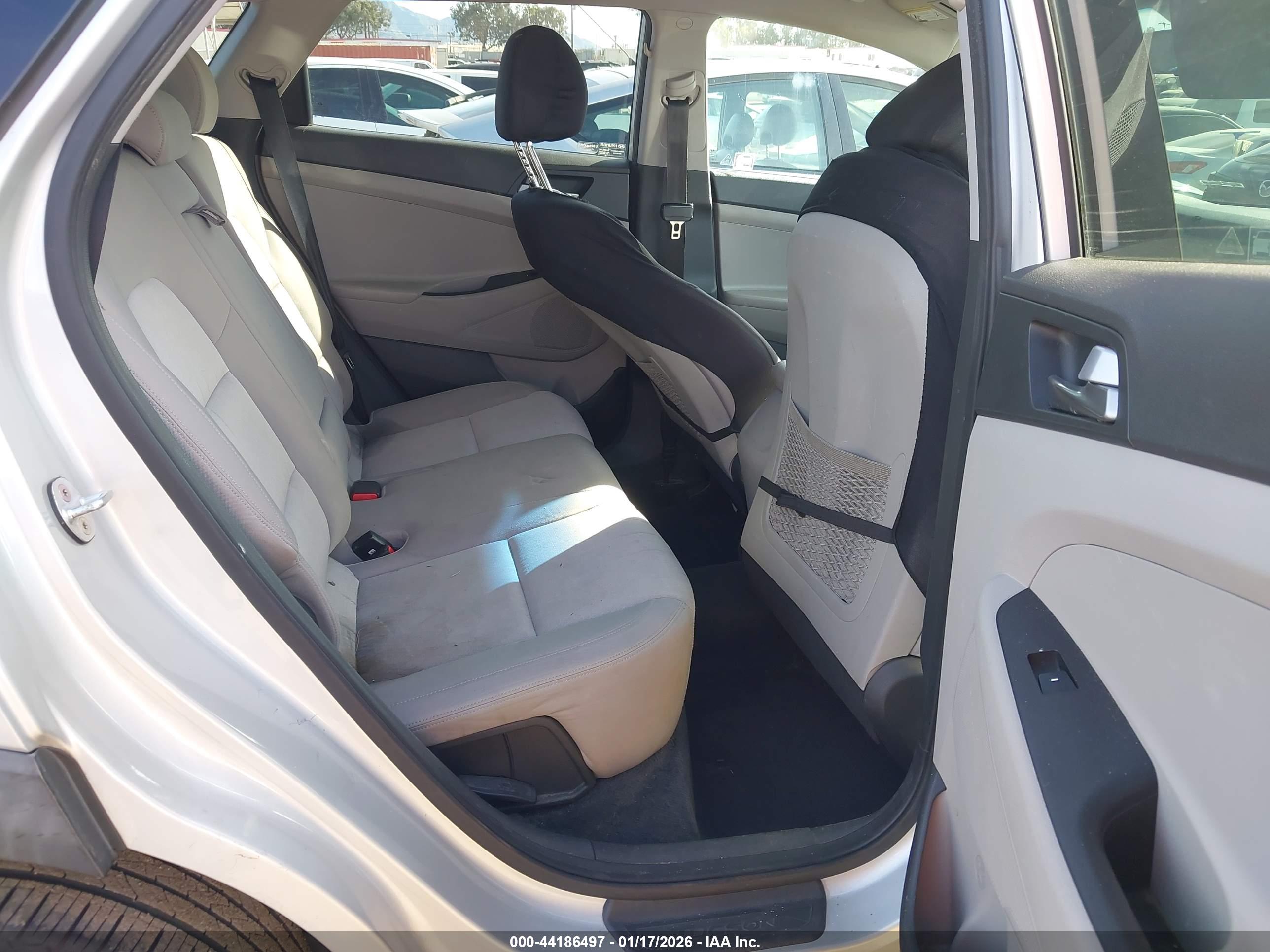 HYUNDAI TUCSON image 8