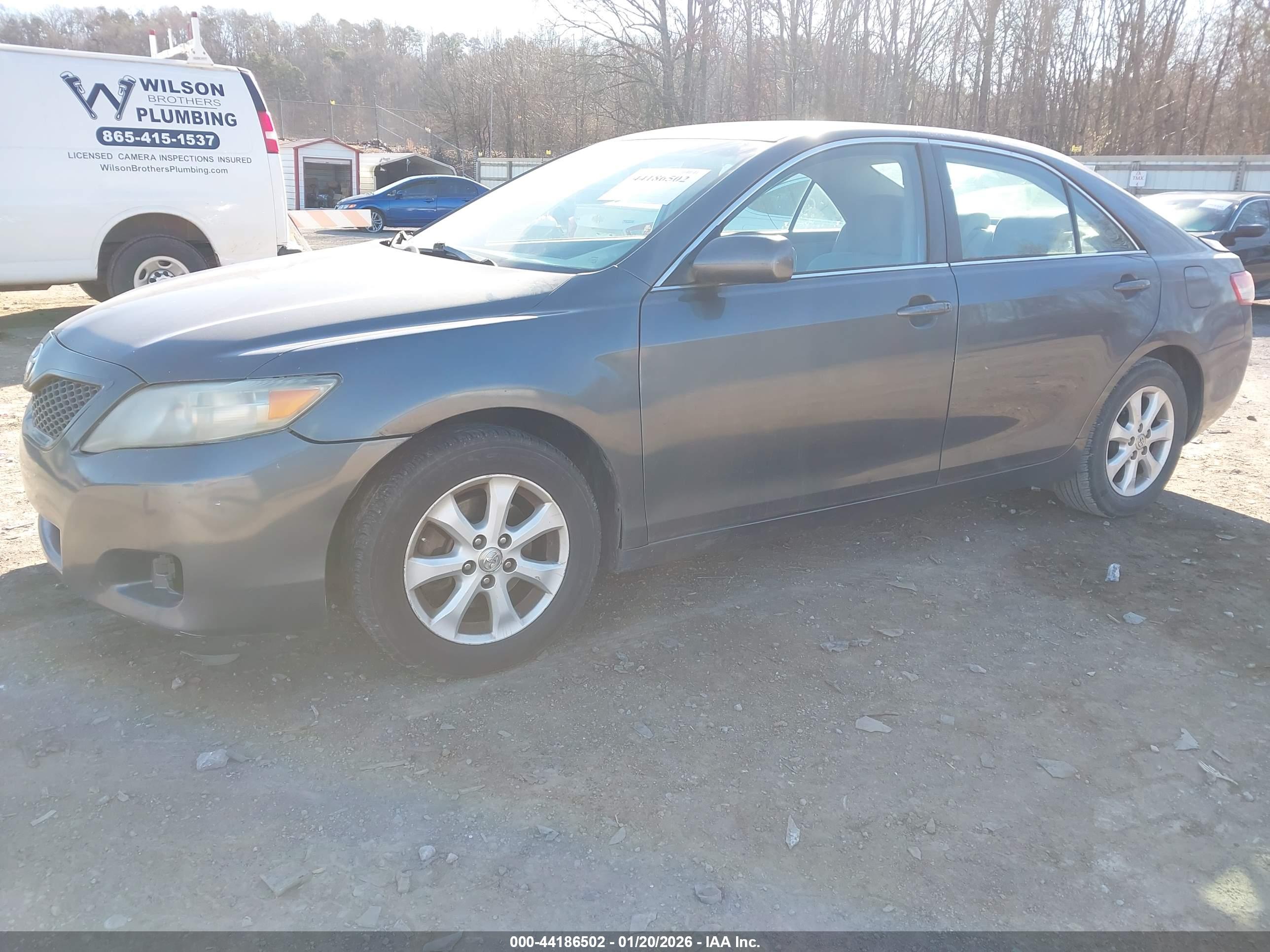 TOYOTA CAMRY image 2