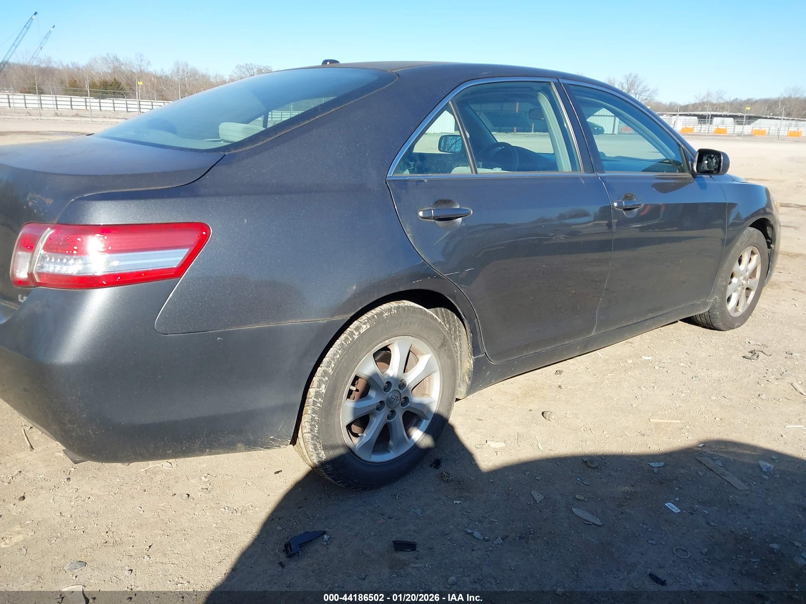 TOYOTA CAMRY image 4