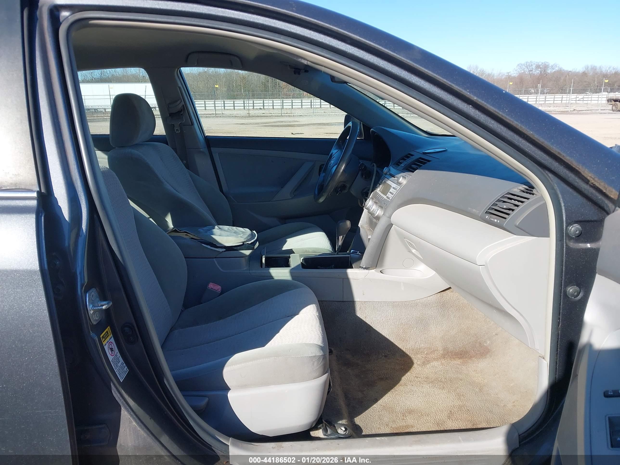 TOYOTA CAMRY image 5