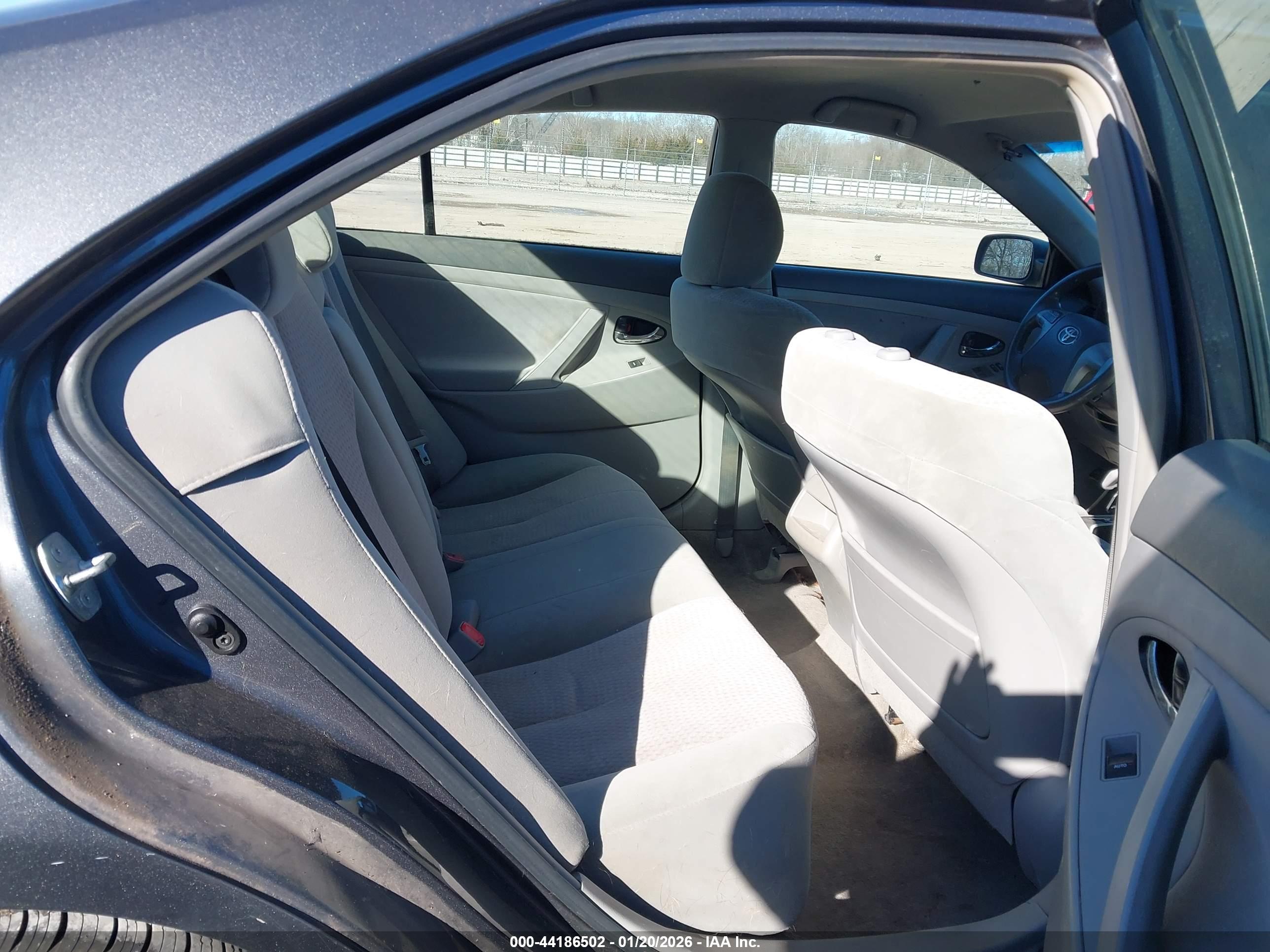 TOYOTA CAMRY image 8