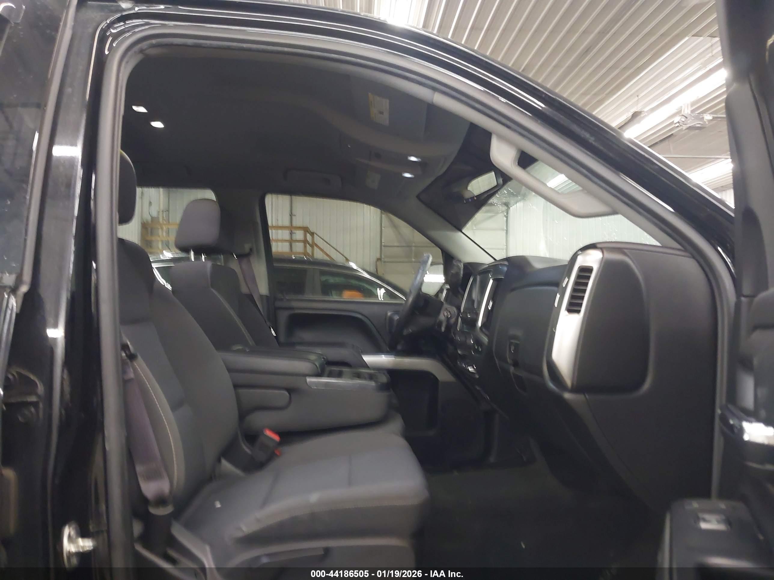 CHEVROLET SILVERADO image 5