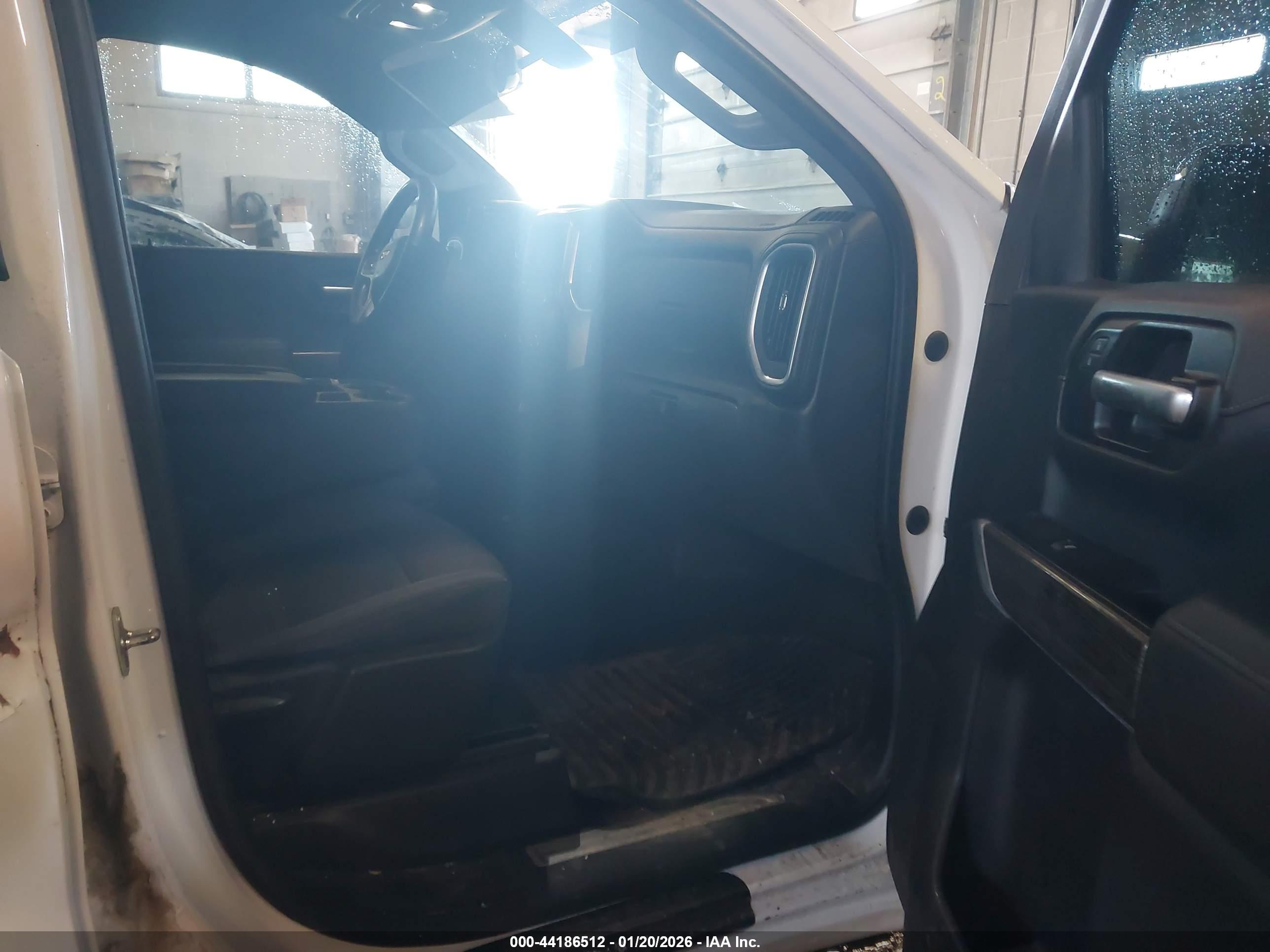 CHEVROLET SILVERADO image 5