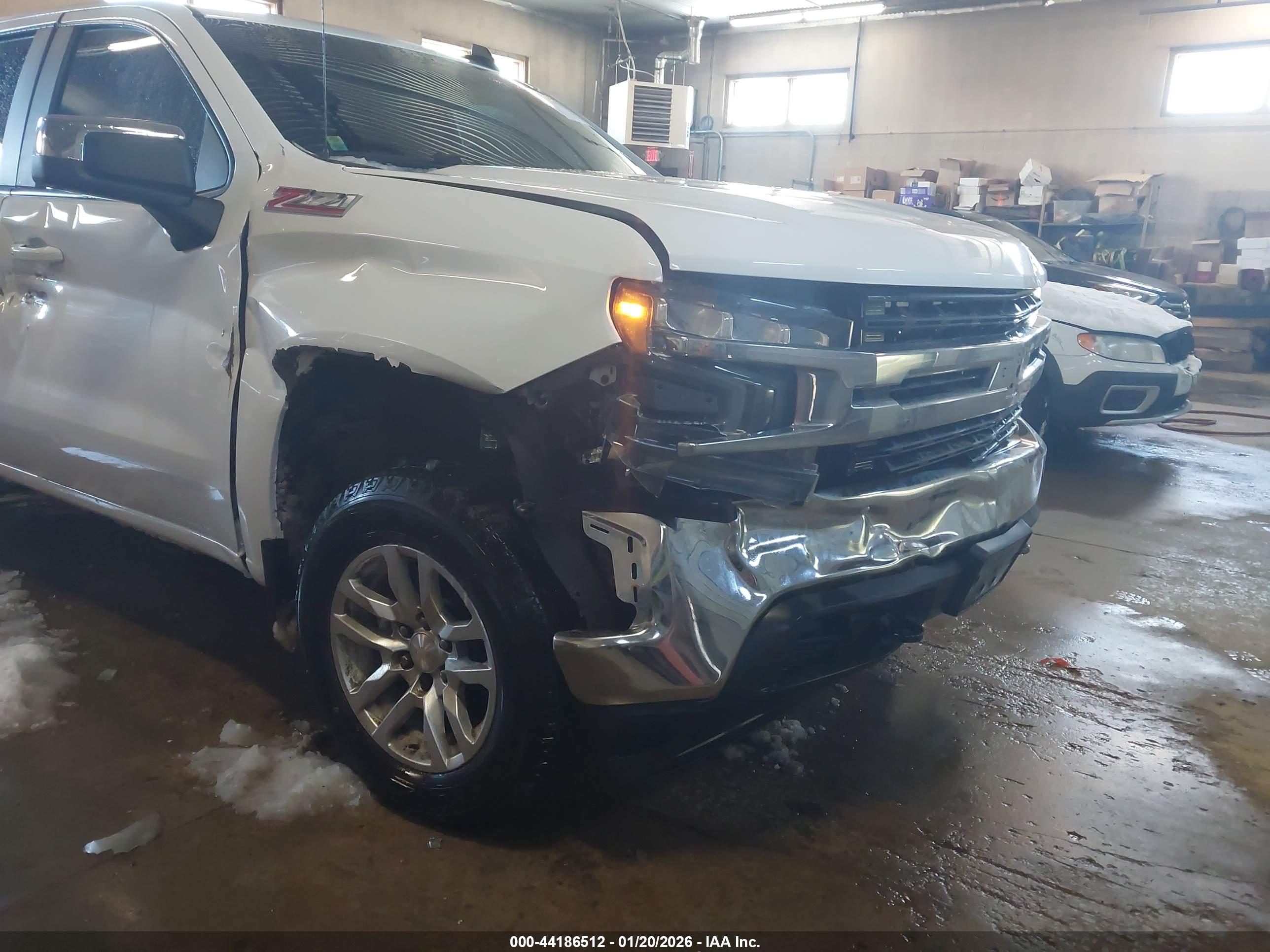 CHEVROLET SILVERADO image 6