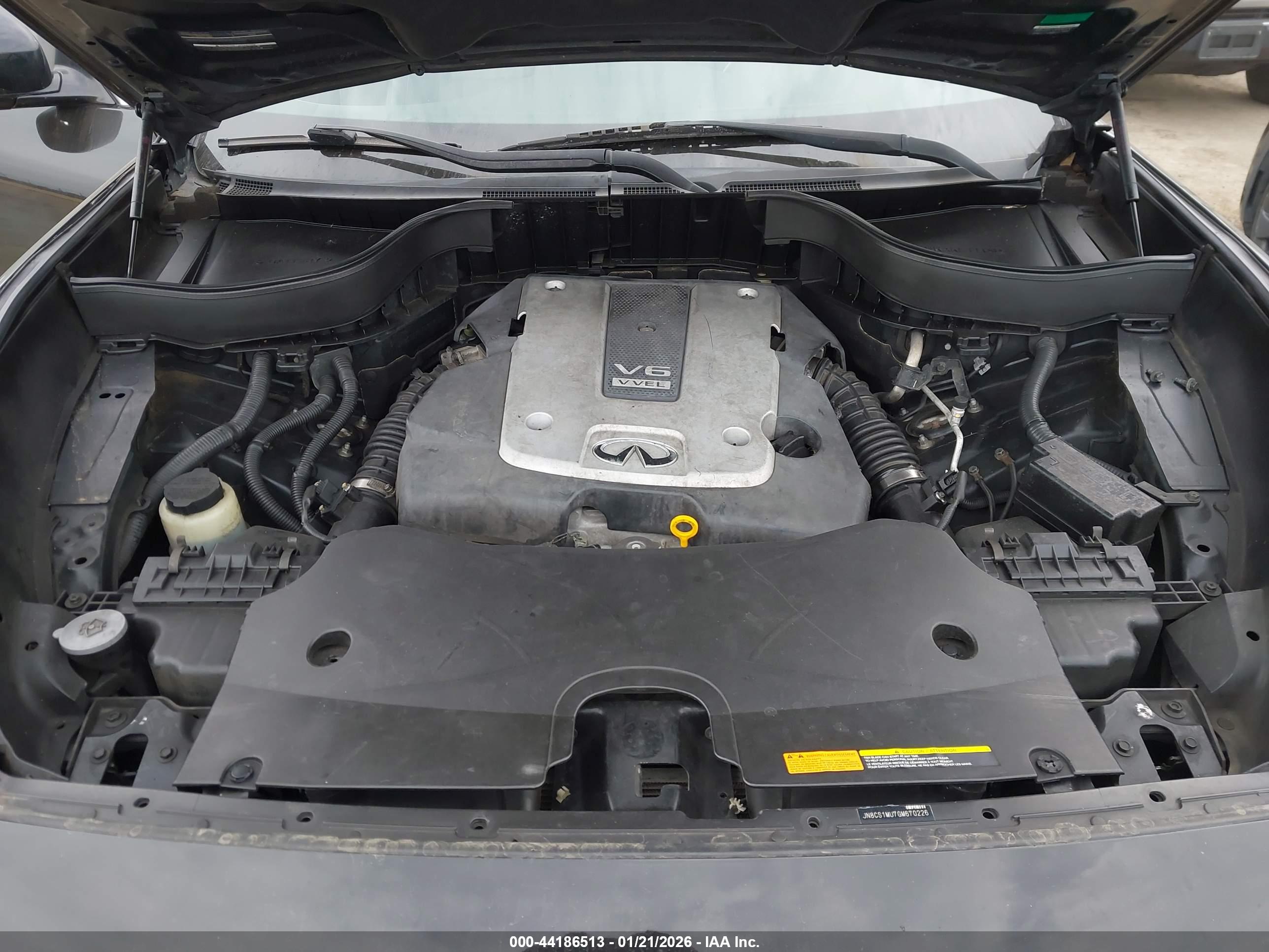 INFINITI QX70 image 10