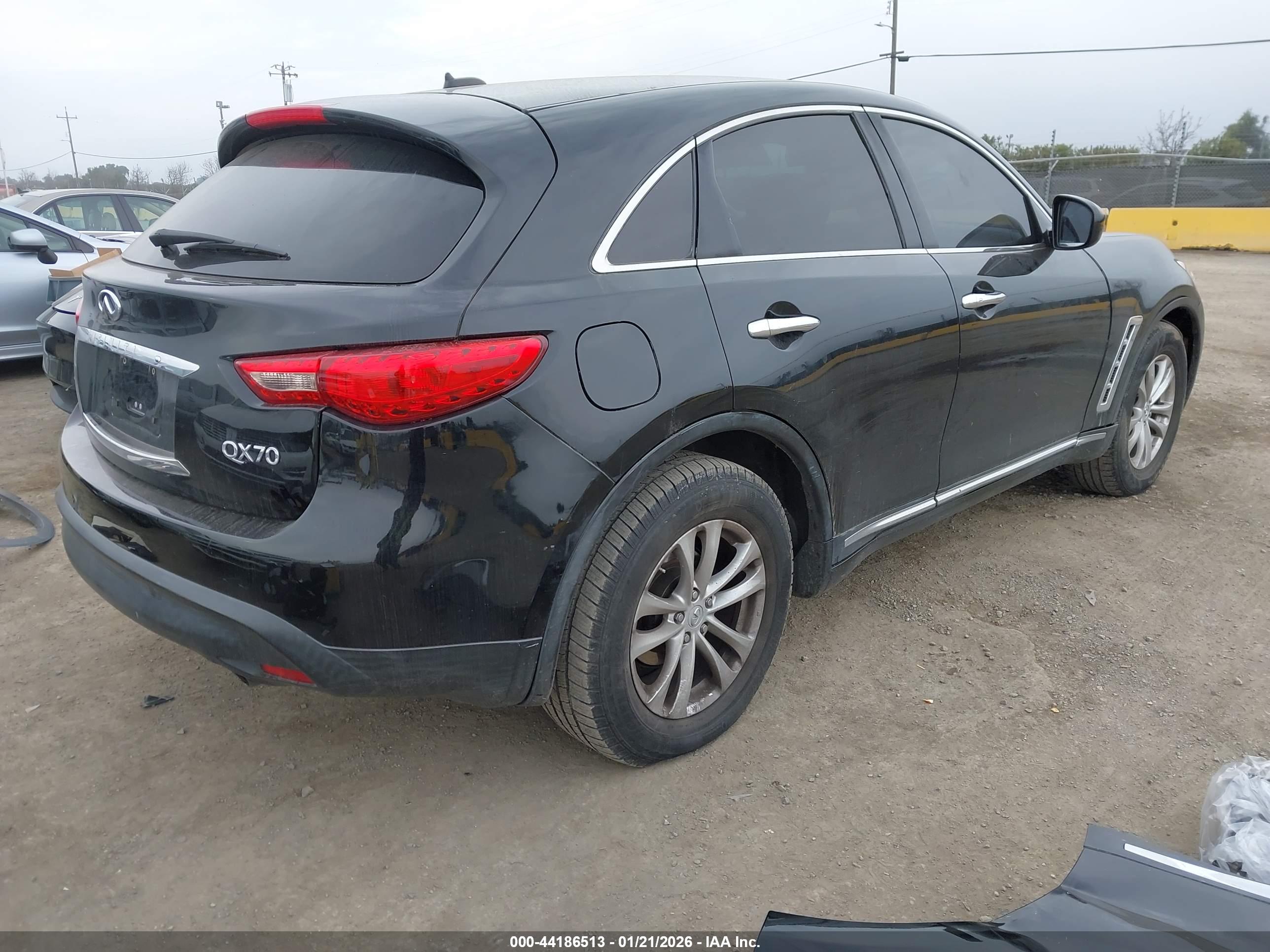 INFINITI QX70 image 4