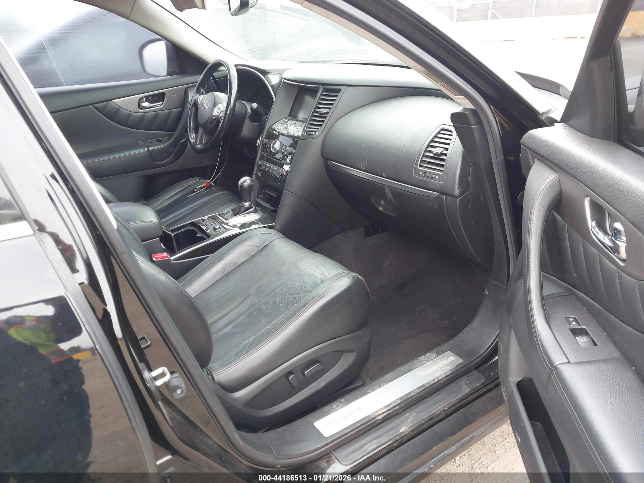 INFINITI QX70 image 5