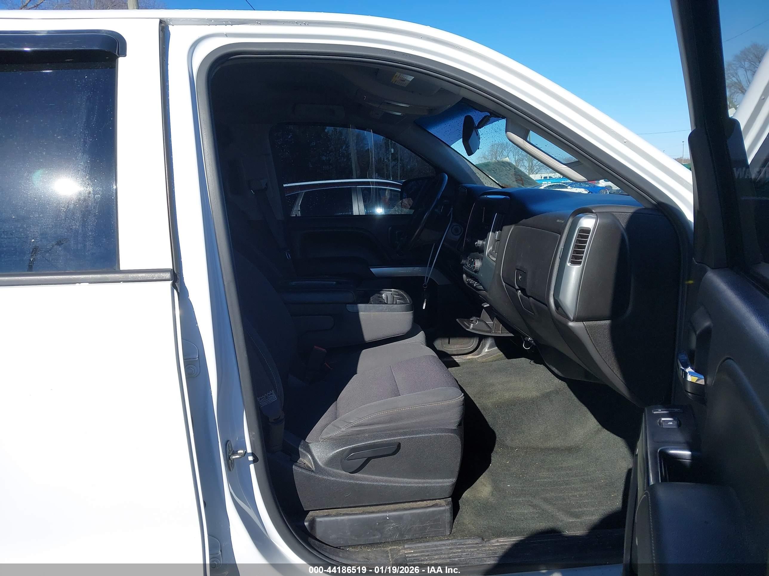 CHEVROLET SILVERADO image 5