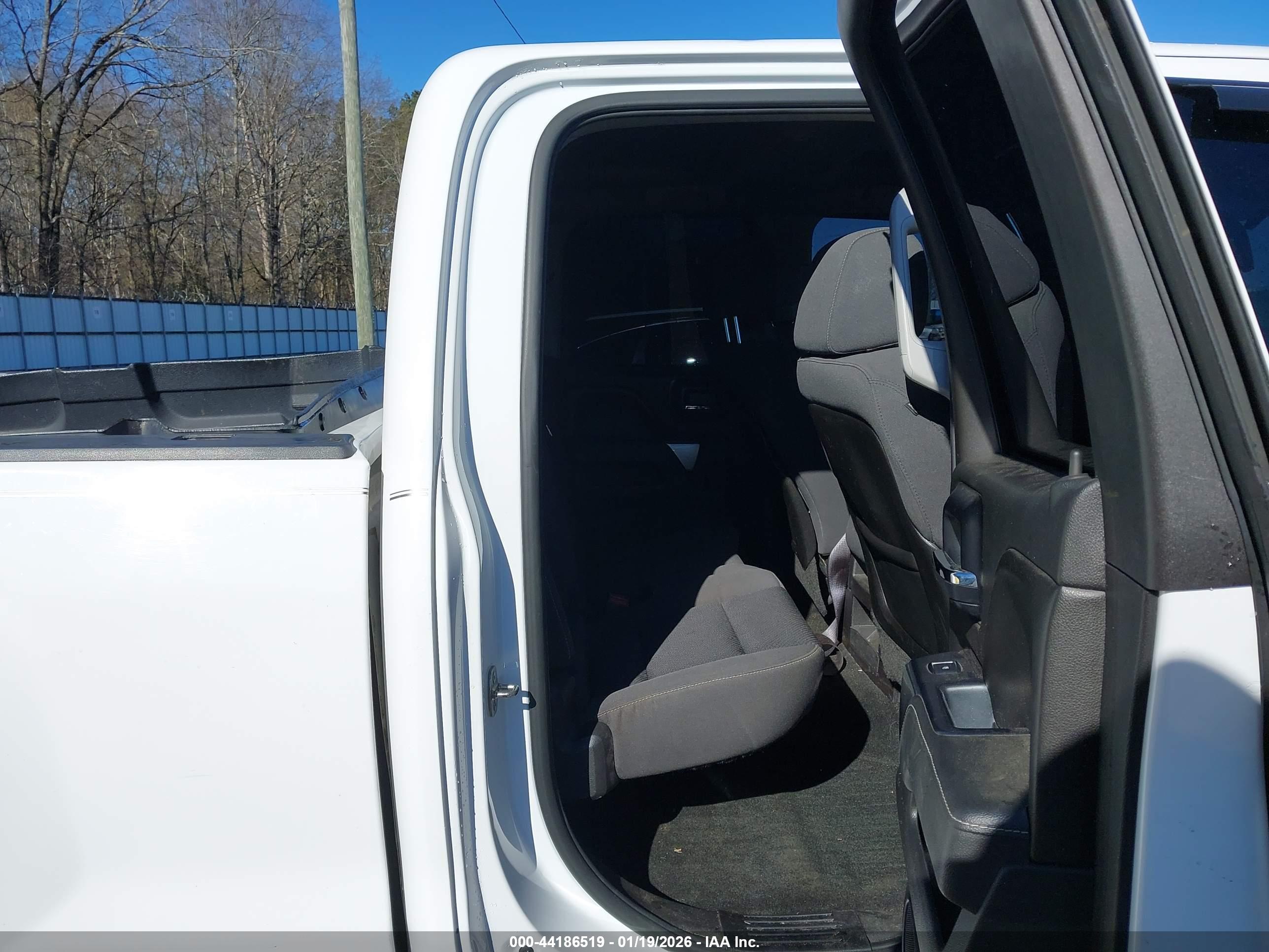 CHEVROLET SILVERADO image 8