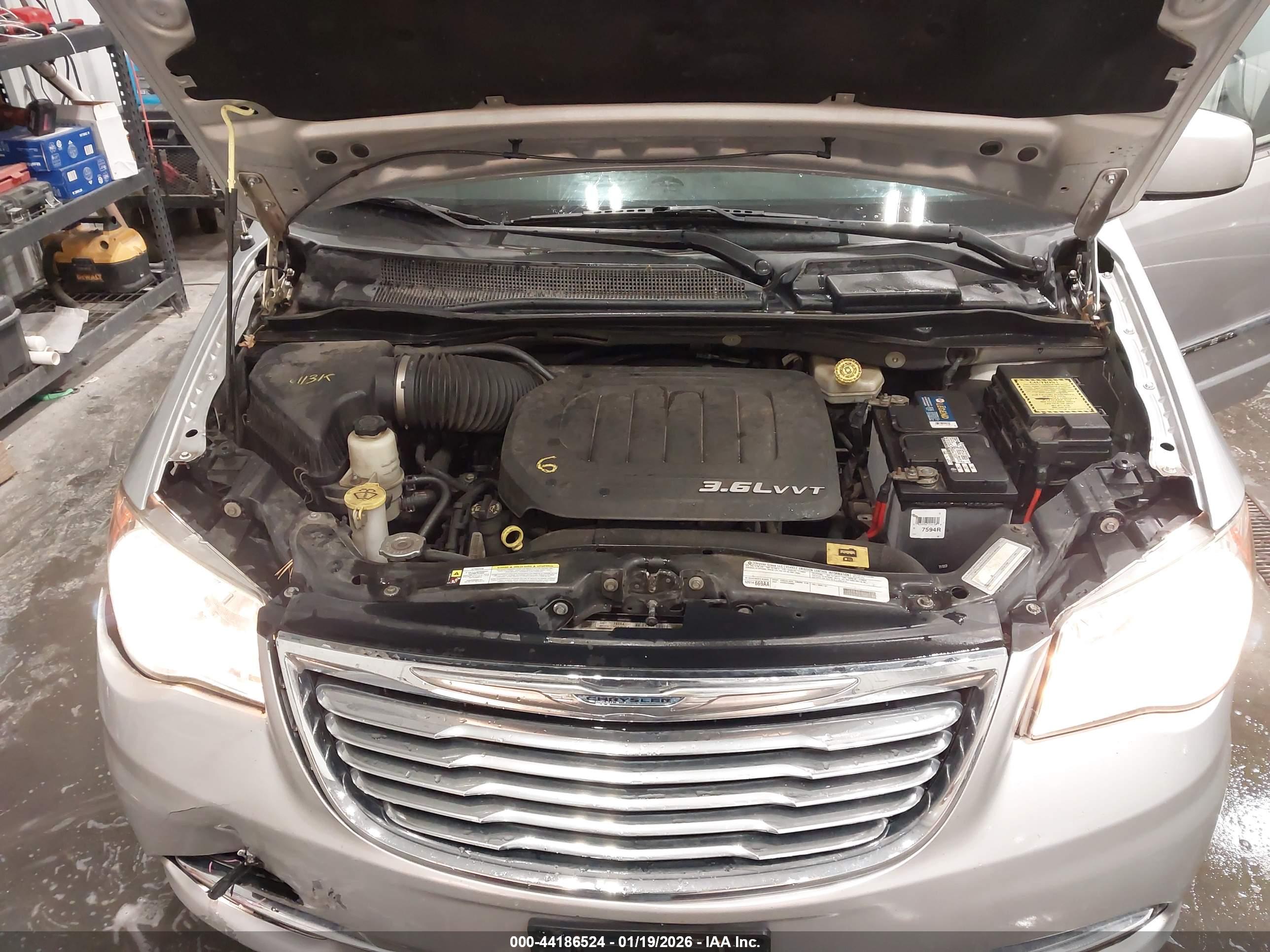 CHRYSLER TOWN image 10