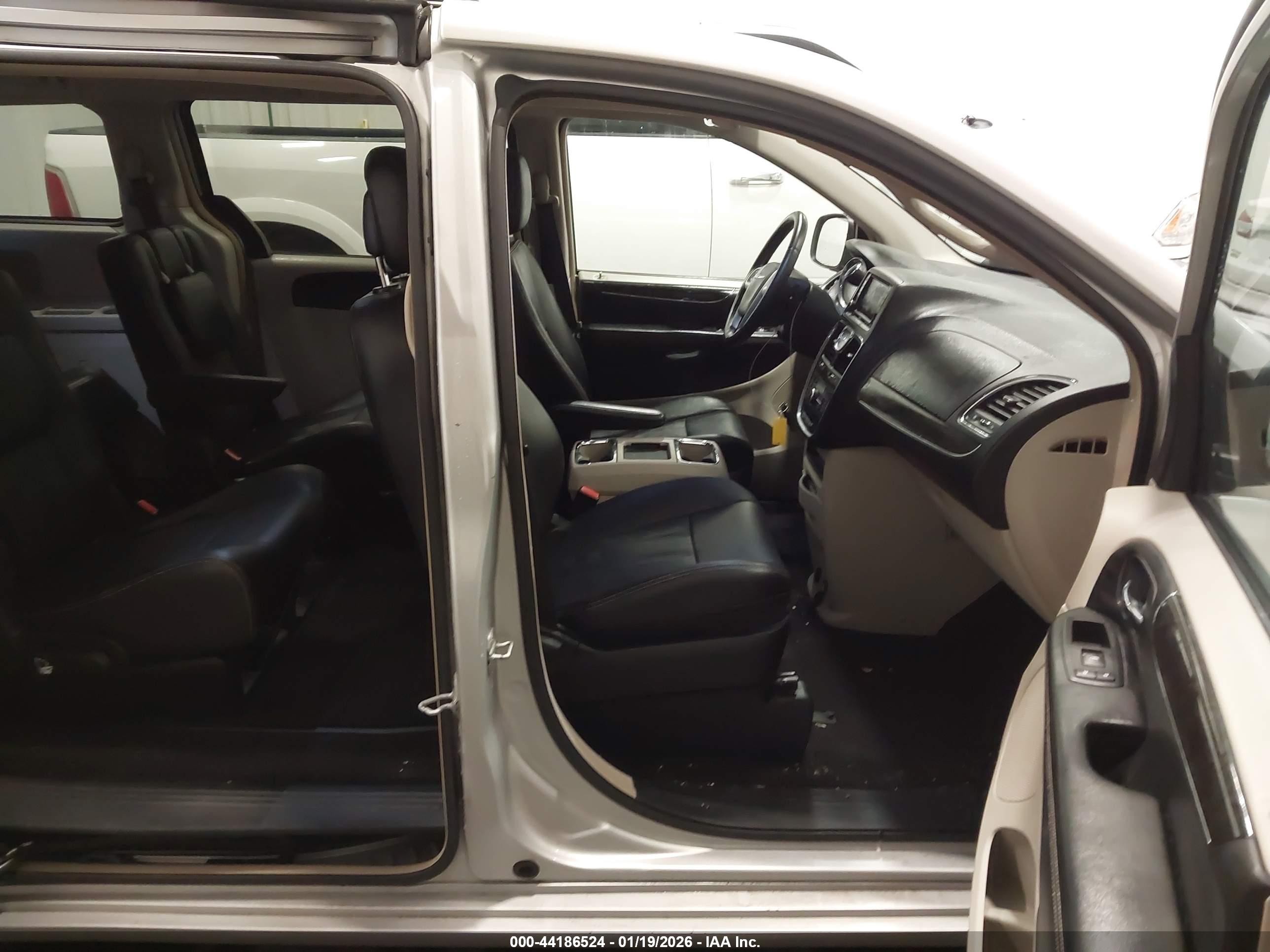 CHRYSLER TOWN image 5