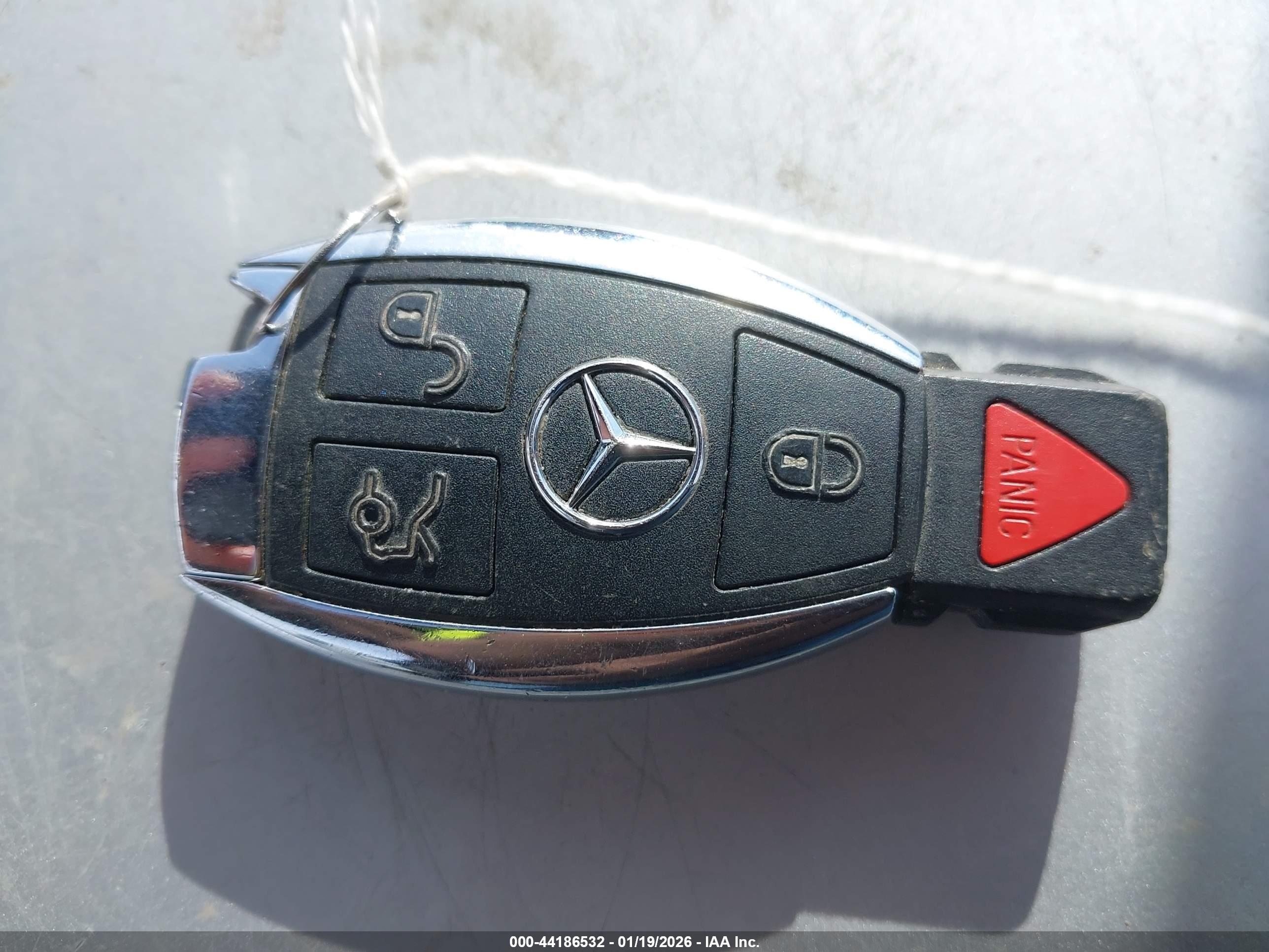 MERCEDES-BENZ E image 11